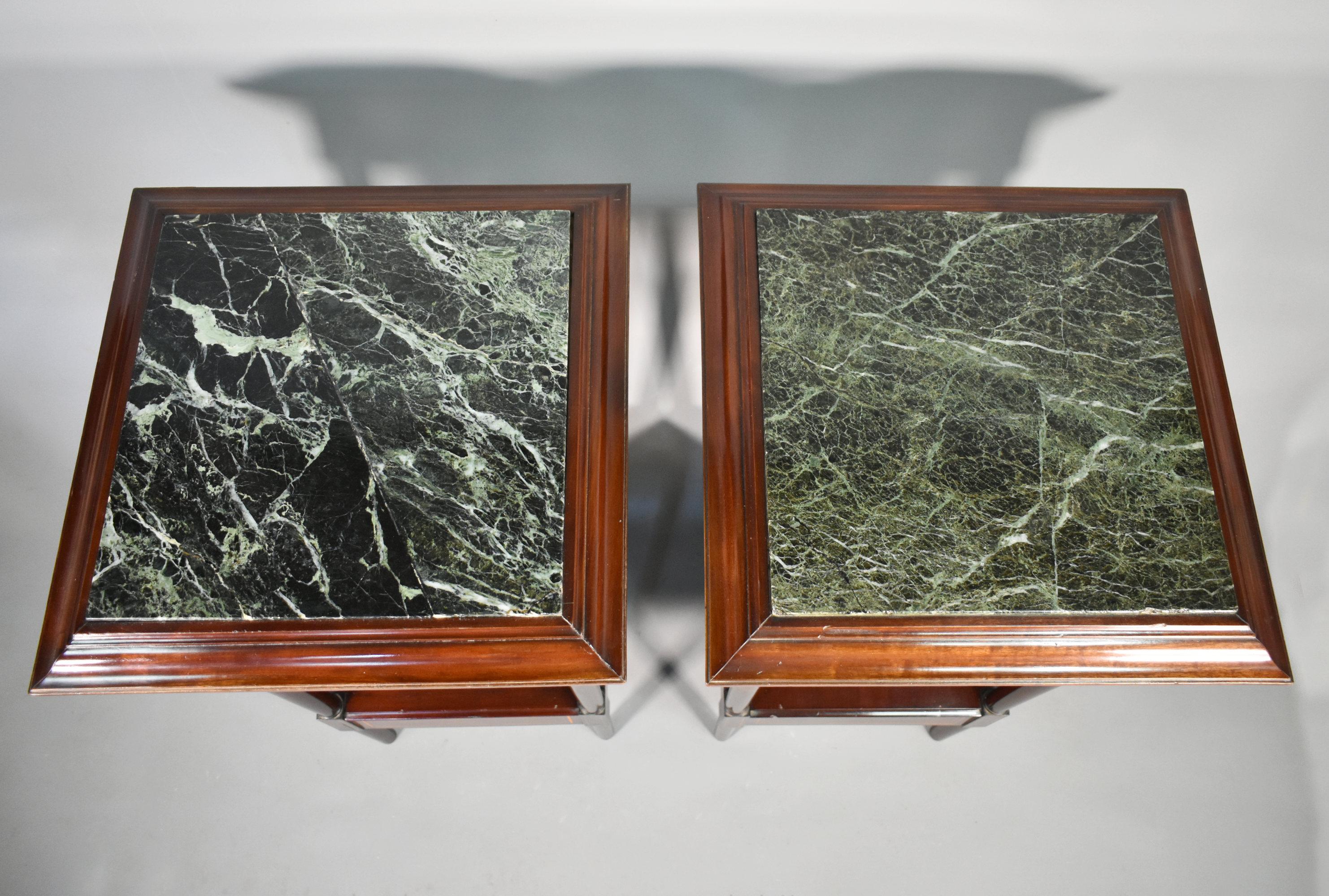 20ième siècle Antique Paire de guéridons Sellettes French en acajou en vente