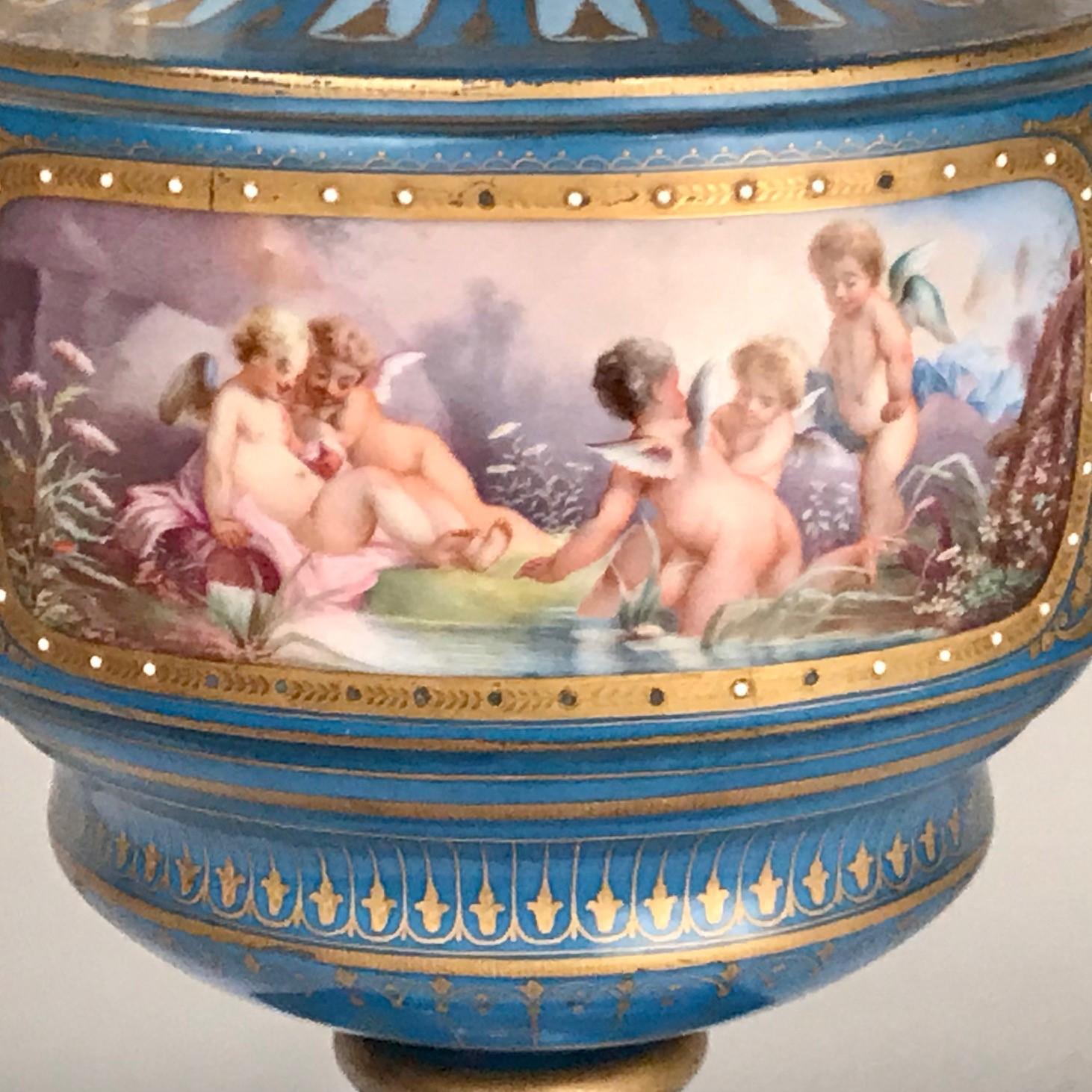 Paire d'urnes anciennes françaises « Sèvres » recouvertes de bronze bleu céleste et doré   en vente 6