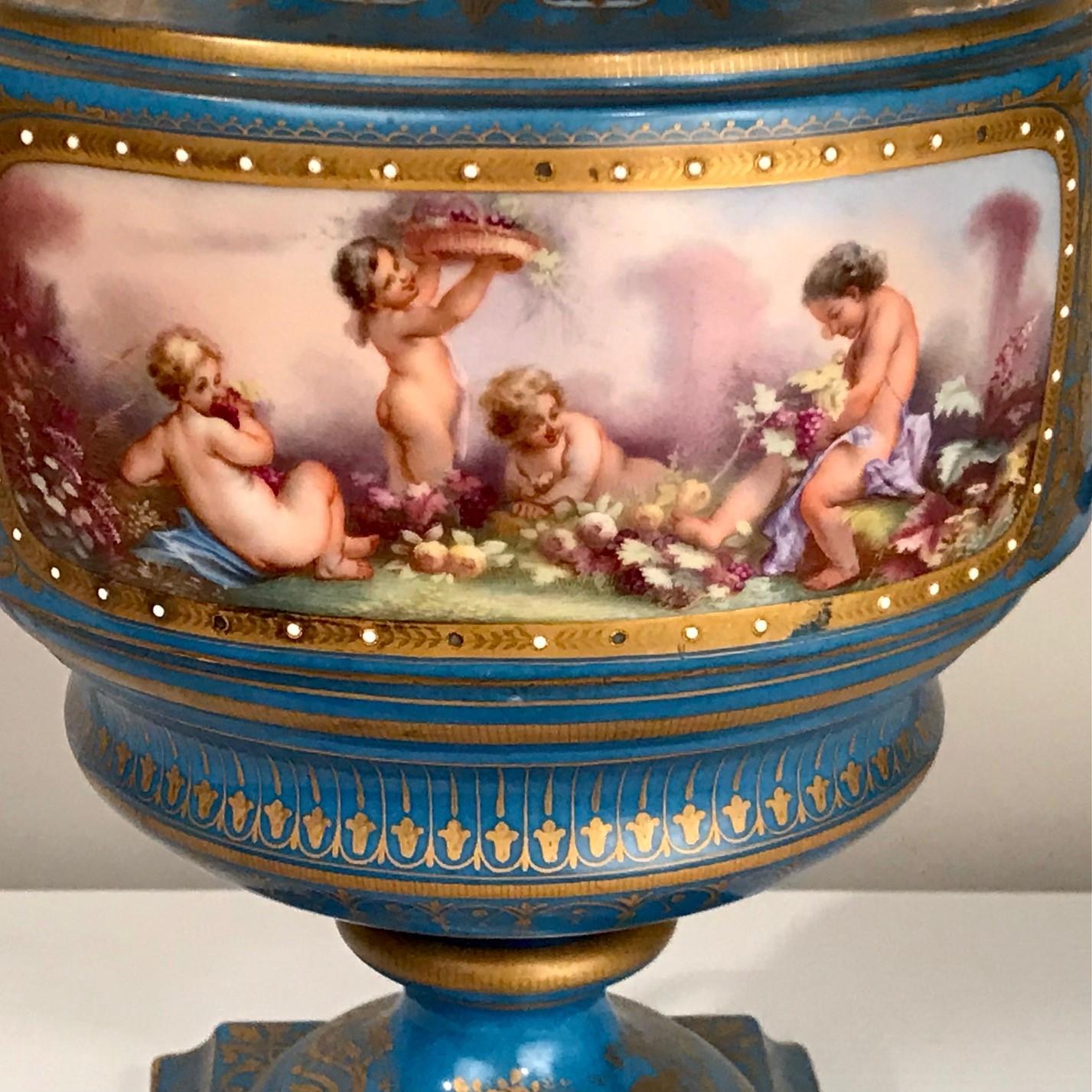 Paire d'urnes anciennes françaises « Sèvres » recouvertes de bronze bleu céleste et doré   en vente 10