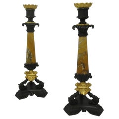 Ancienne paire de chandeliers français en marbre de Sienne Grand Tour en bronze
