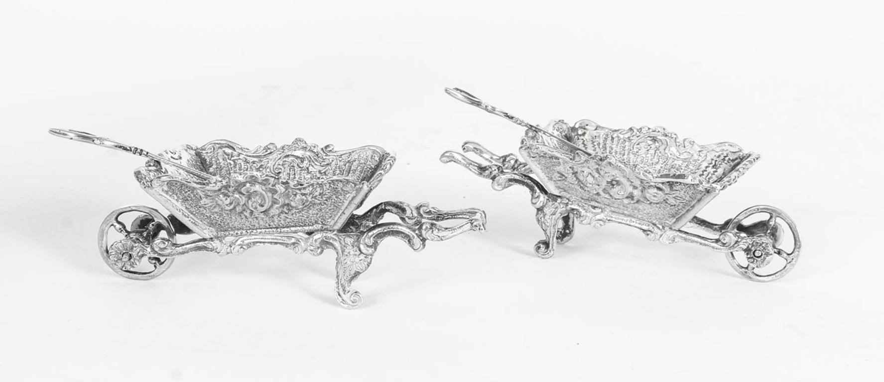 Paire d'anciennes salières françaises en argent en forme de roues de jardin, 19ème siècle en vente 14