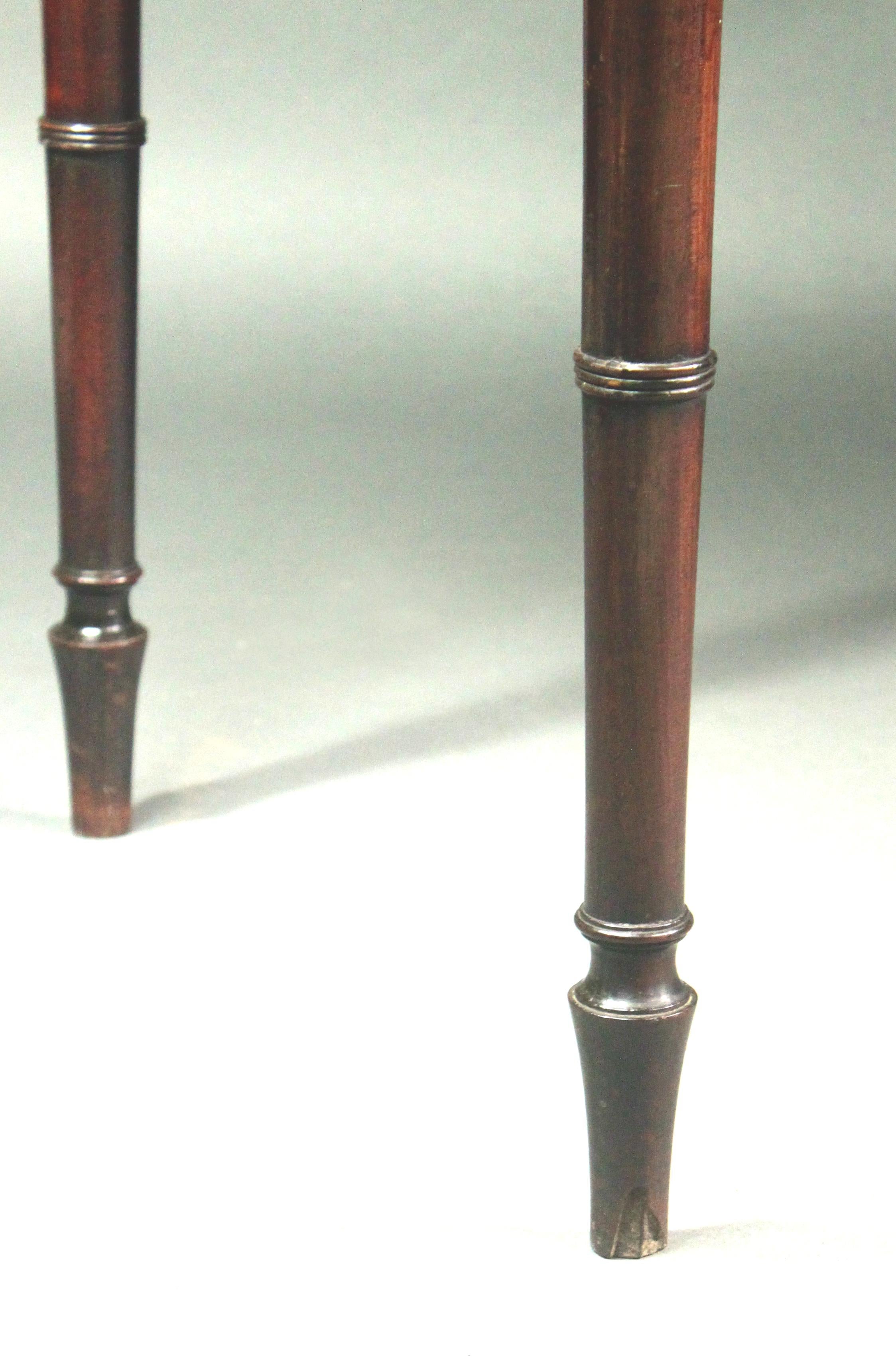 English Antique Pair of Georgian Mahogany Serving Tables For Sale