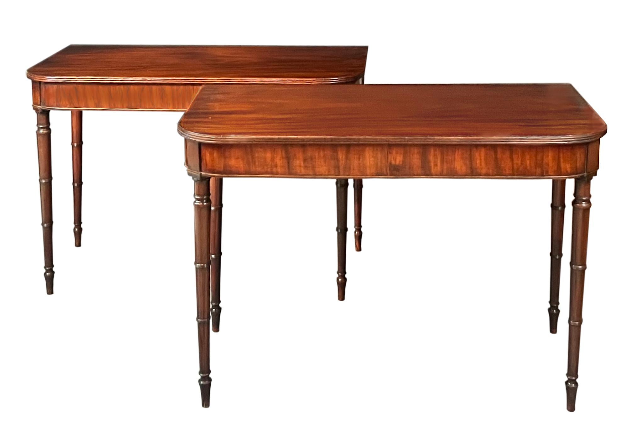 Antique Pair of Georgian Mahogany Serving Tables In Good Condition For Sale In Bradford-on-Avon, Wiltshire