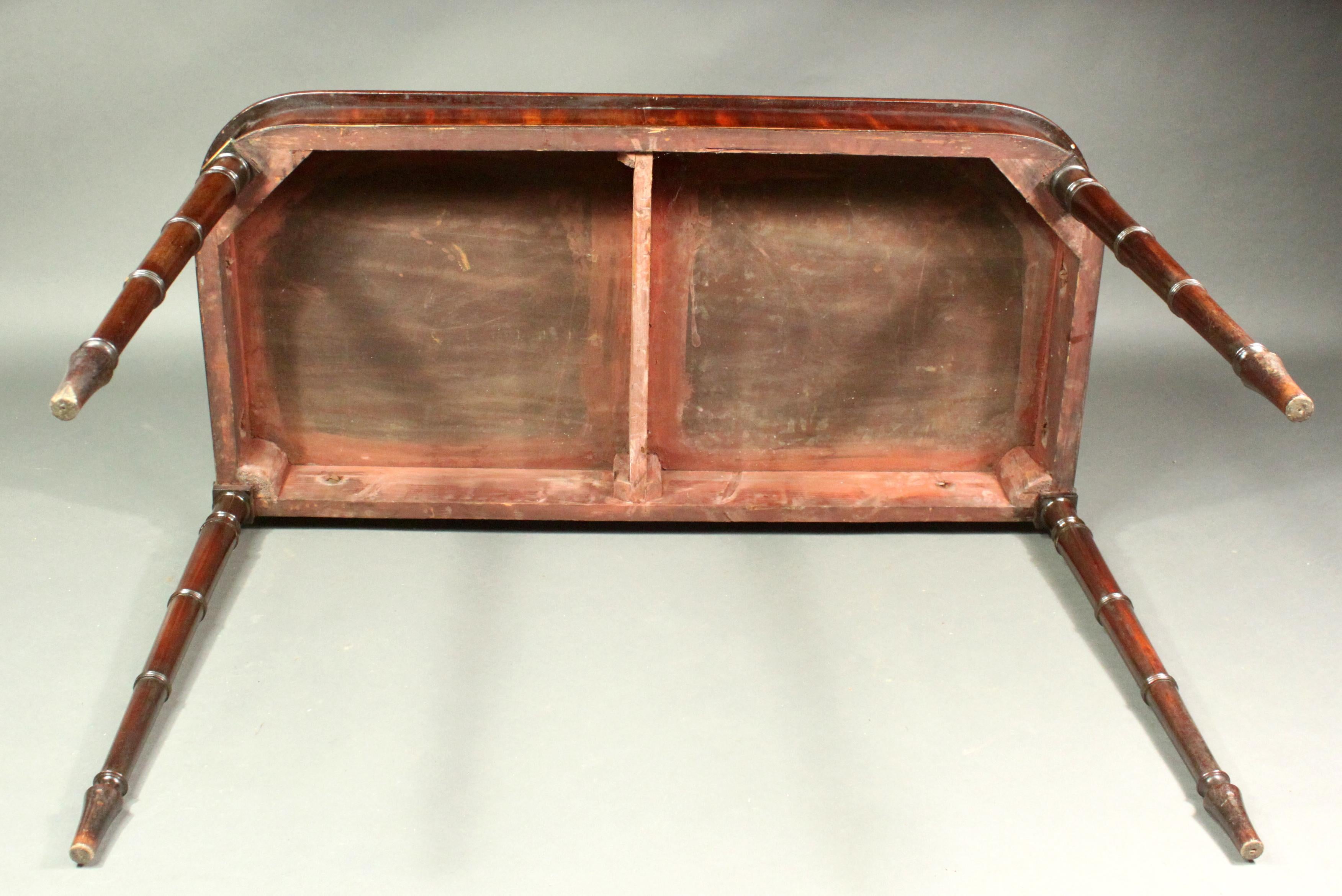 Antique Pair of Georgian Mahogany Serving Tables For Sale 1