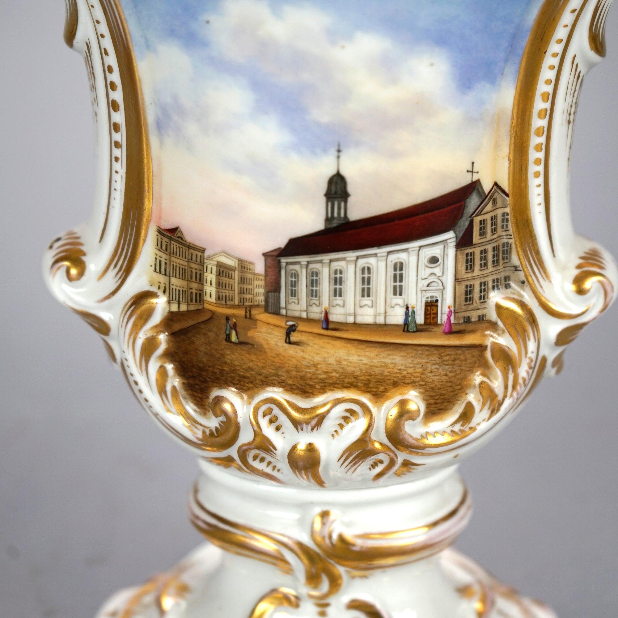 Porcelaine Paire de vases scéniques allemands peints et dorés à la main 19ème siècle en vente