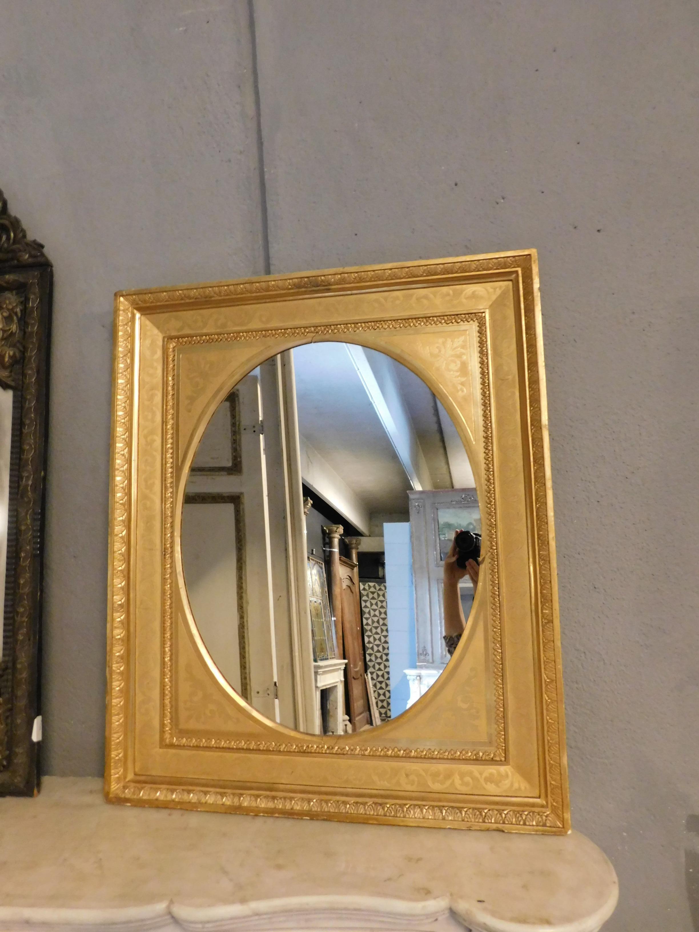Antique Pair of Gilded Rectangular Mirrors with Oval Mirror, 19th Century Italy 4