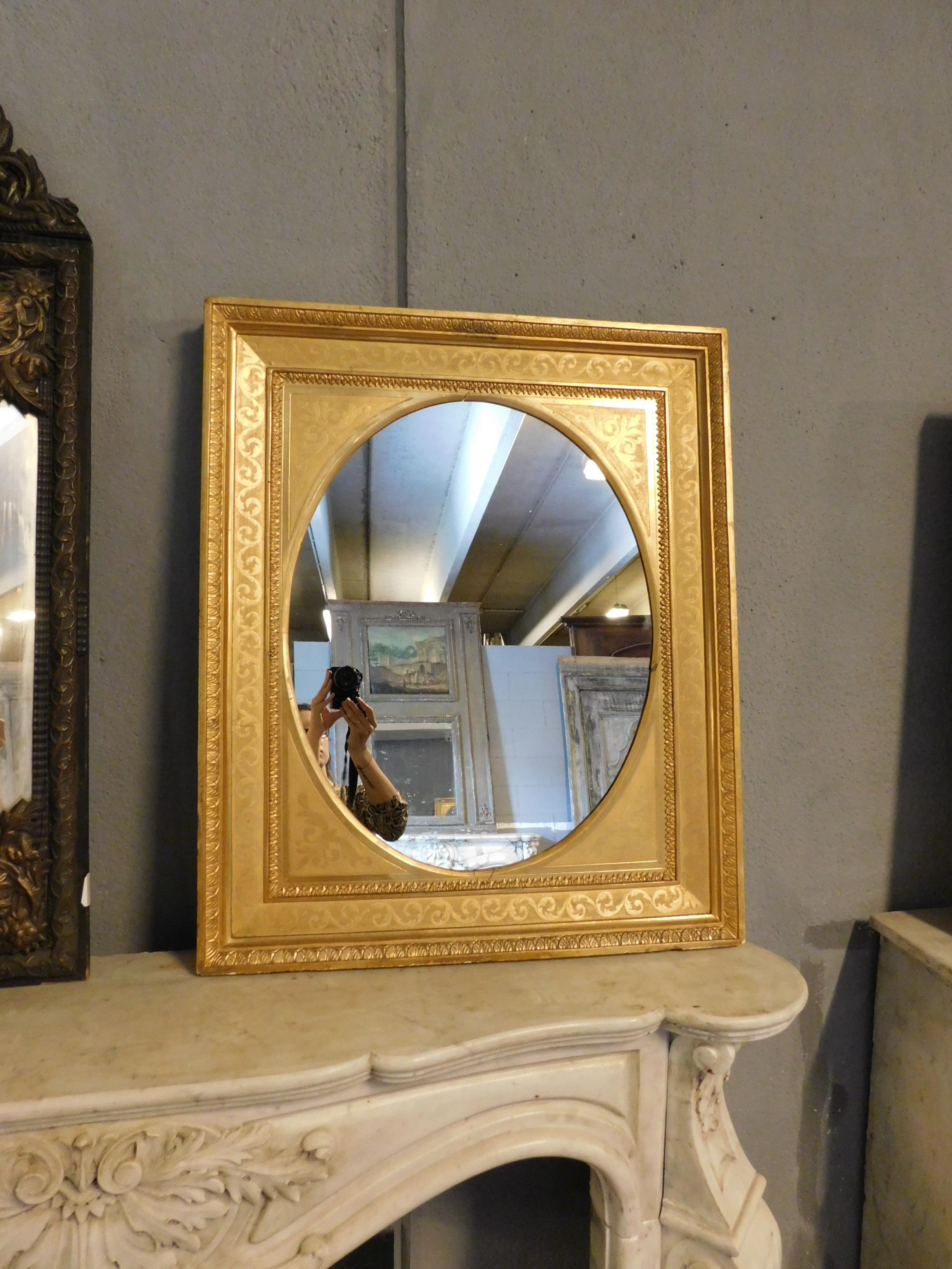 Antique Pair of Gilded Rectangular Mirrors with Oval Mirror, 19th Century Italy 5