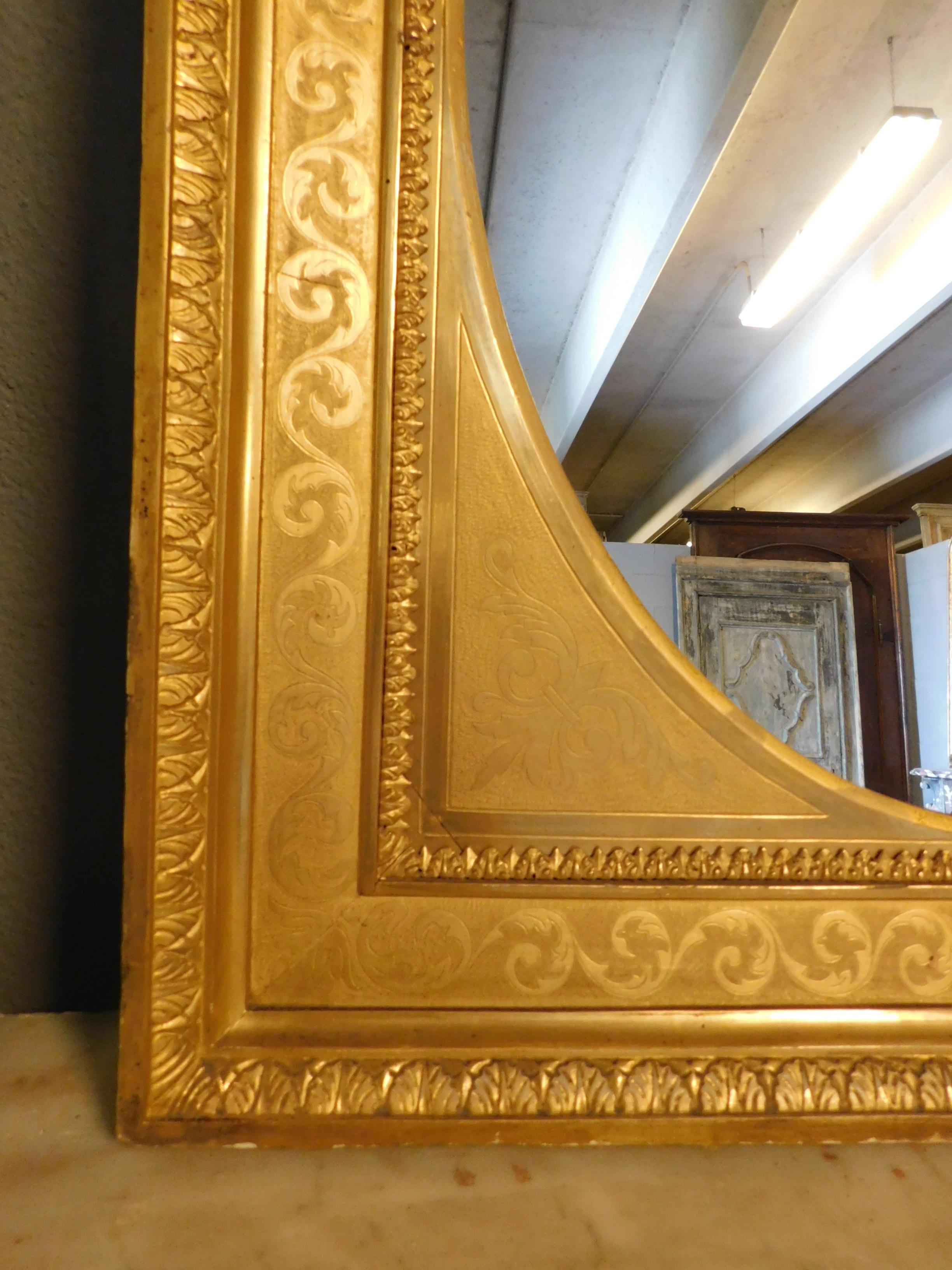 Antique Pair of Gilded Rectangular Mirrors with Oval Mirror, 19th Century Italy 6