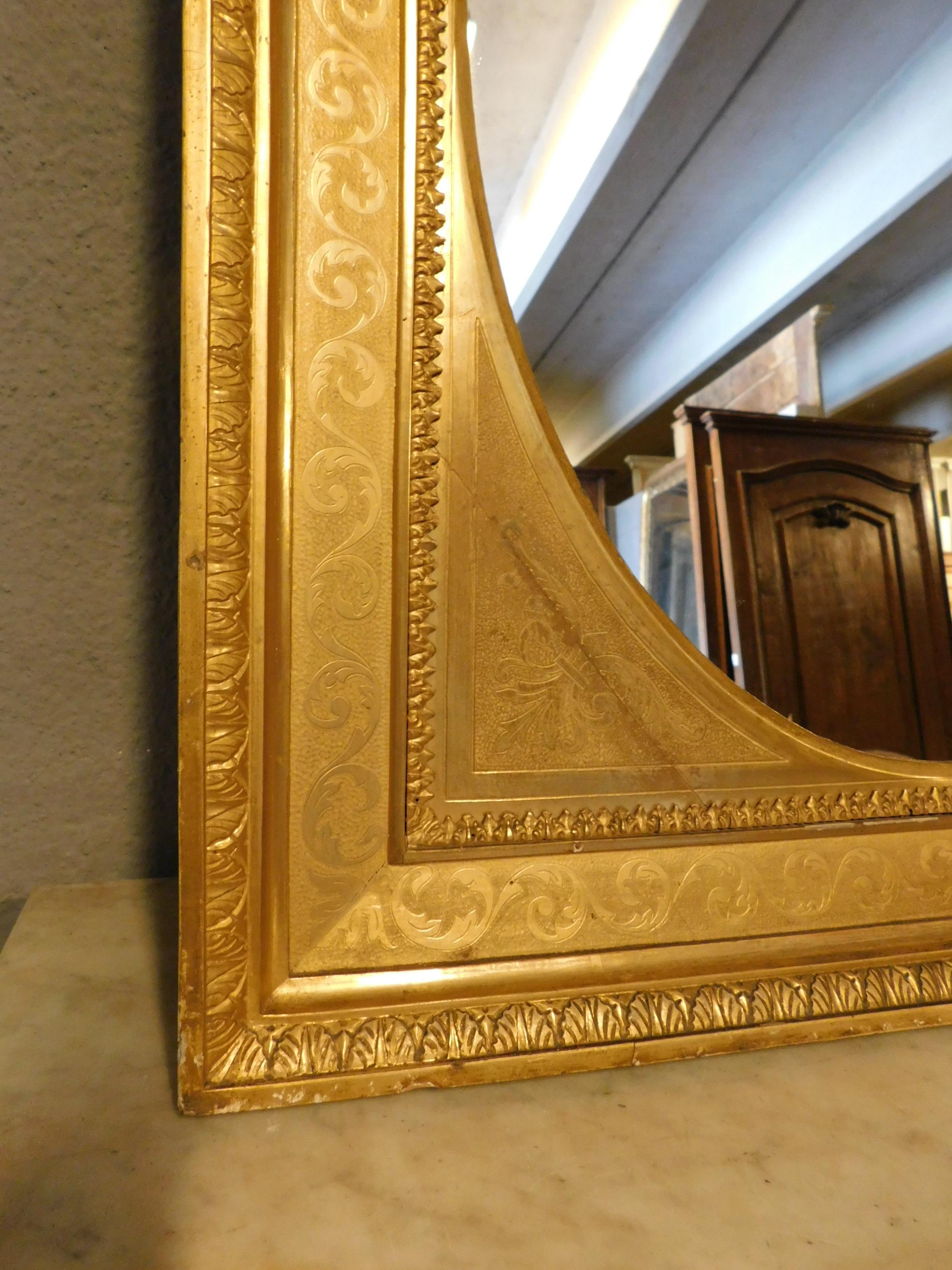 Antique Pair of Gilded Rectangular Mirrors with Oval Mirror, 19th Century Italy 8