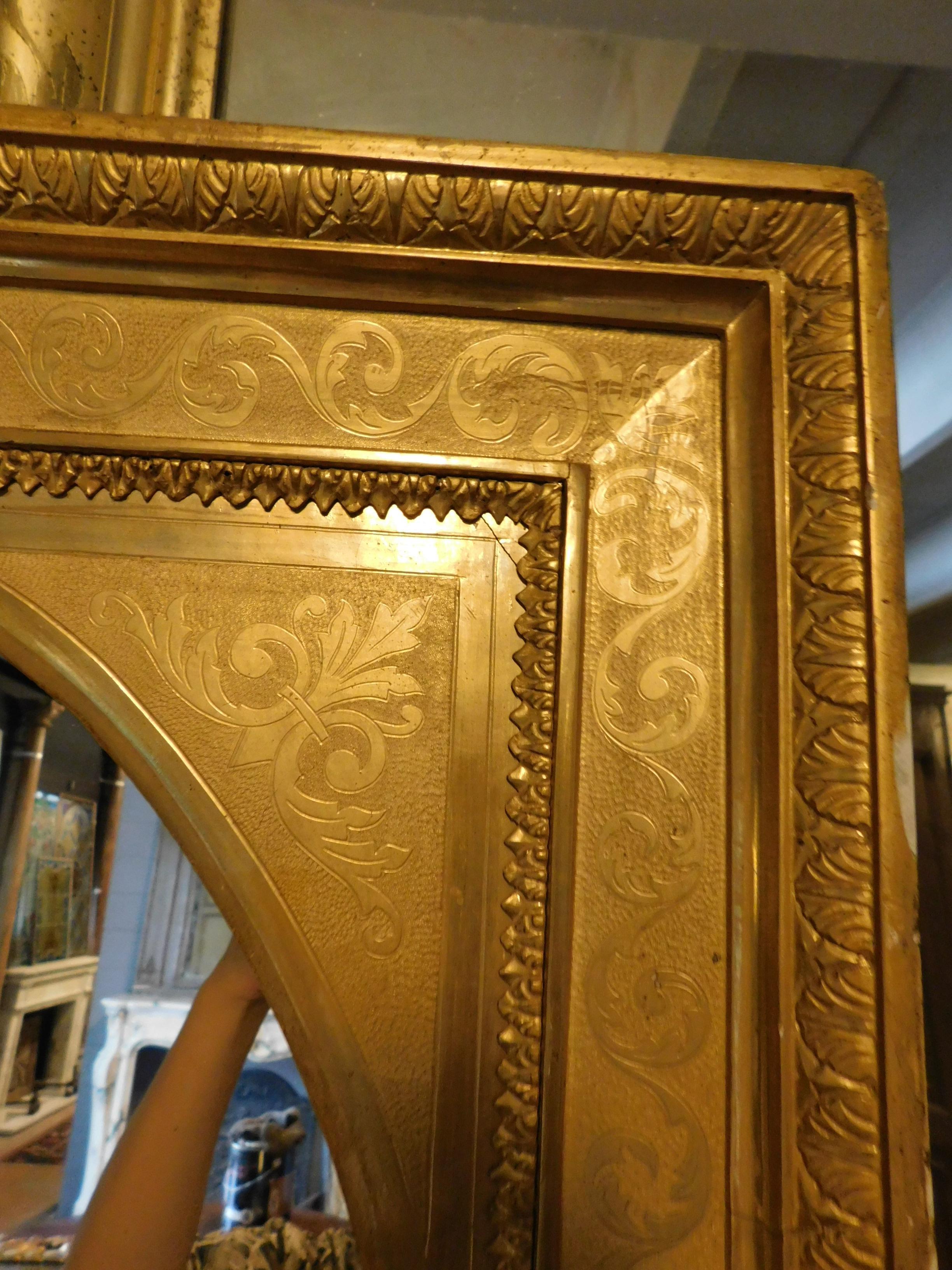 Antique Pair of Gilded Rectangular Mirrors with Oval Mirror, 19th Century Italy 9