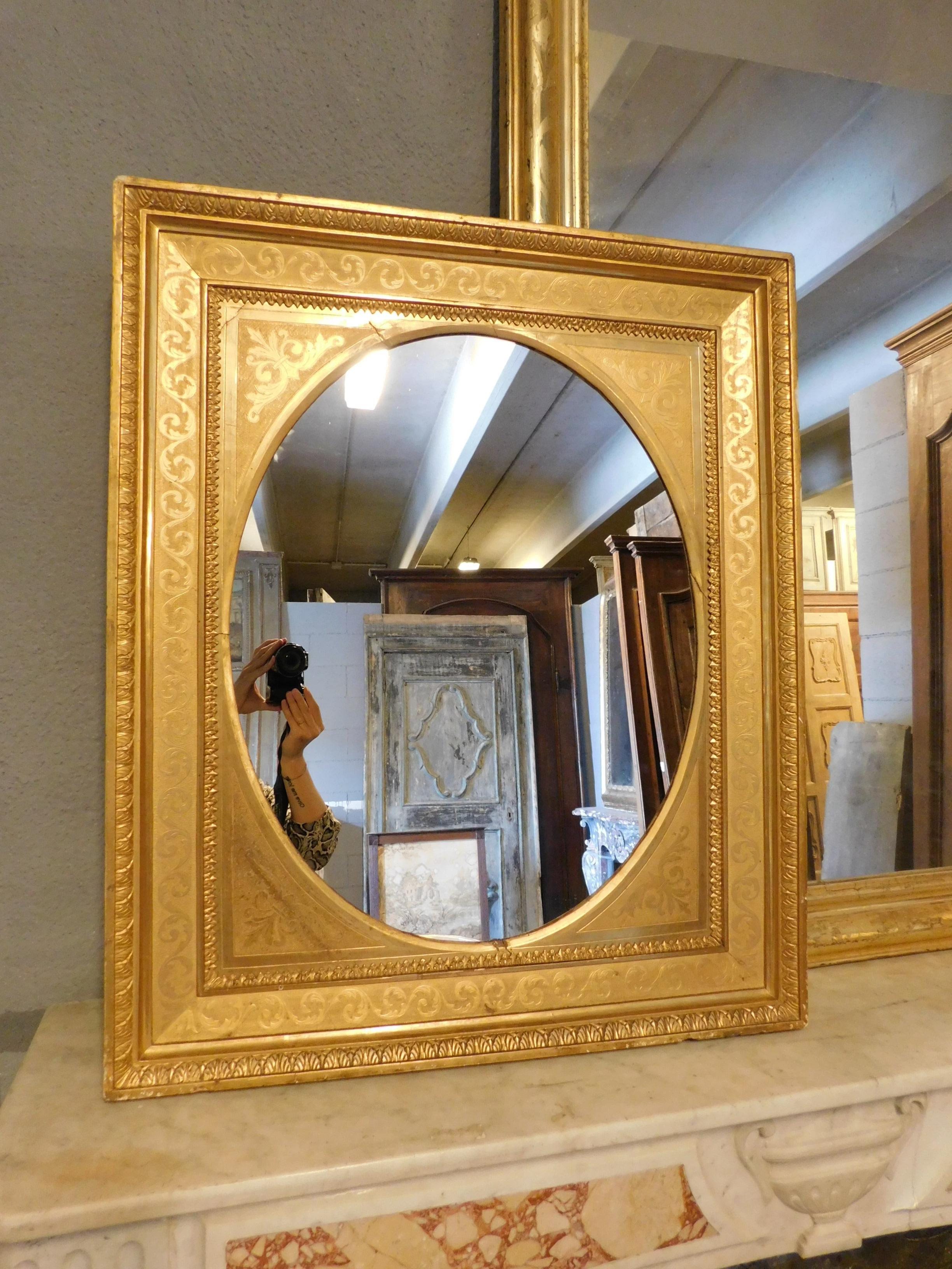 Italian Antique Pair of Gilded Rectangular Mirrors with Oval Mirror, 19th Century Italy
