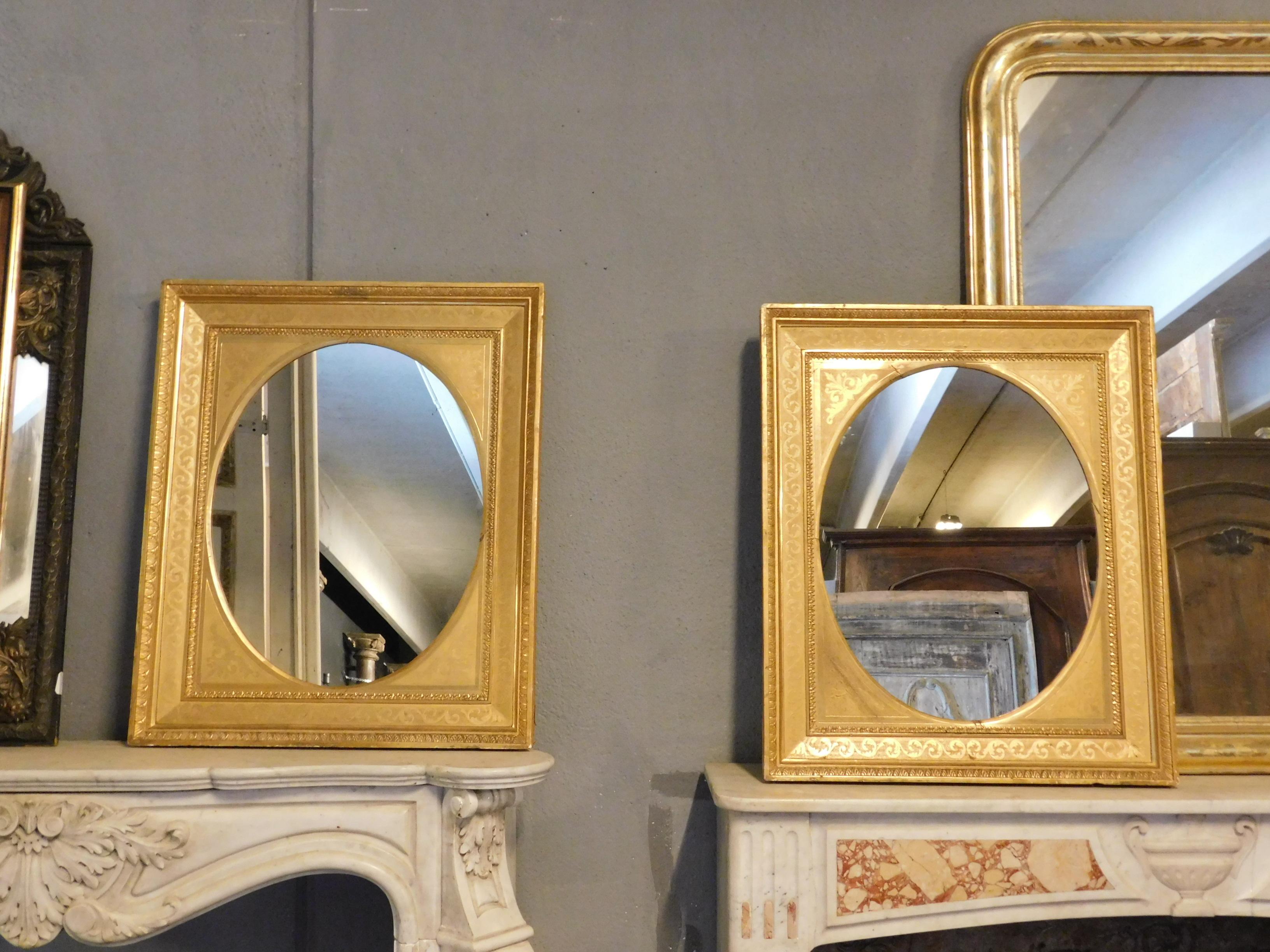 Gilt Antique Pair of Gilded Rectangular Mirrors with Oval Mirror, 19th Century Italy