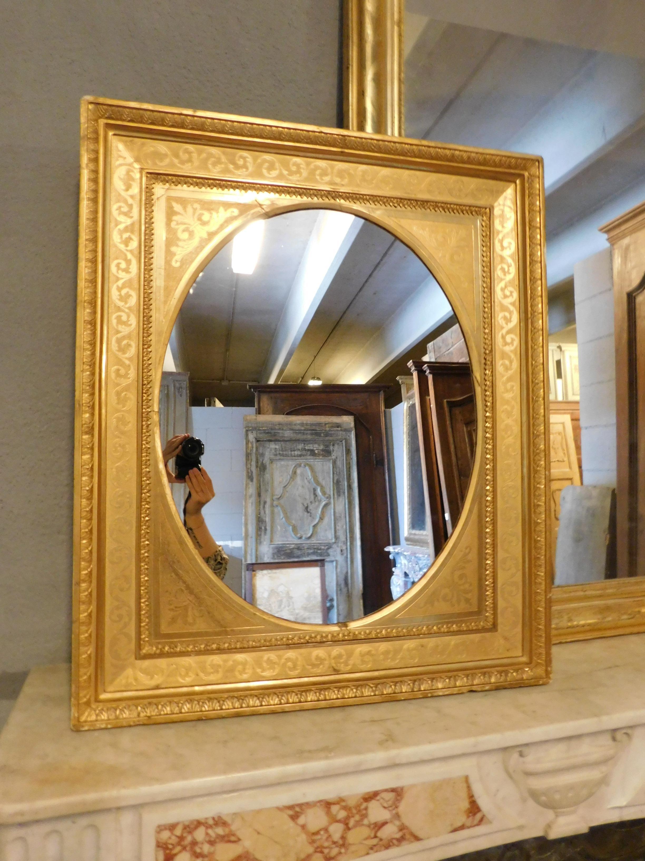 Antique Pair of Gilded Rectangular Mirrors with Oval Mirror, 19th Century Italy 3