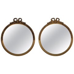 Paire de miroirs anciens de style baroque français en bois sculpté à la main et doré à l'or