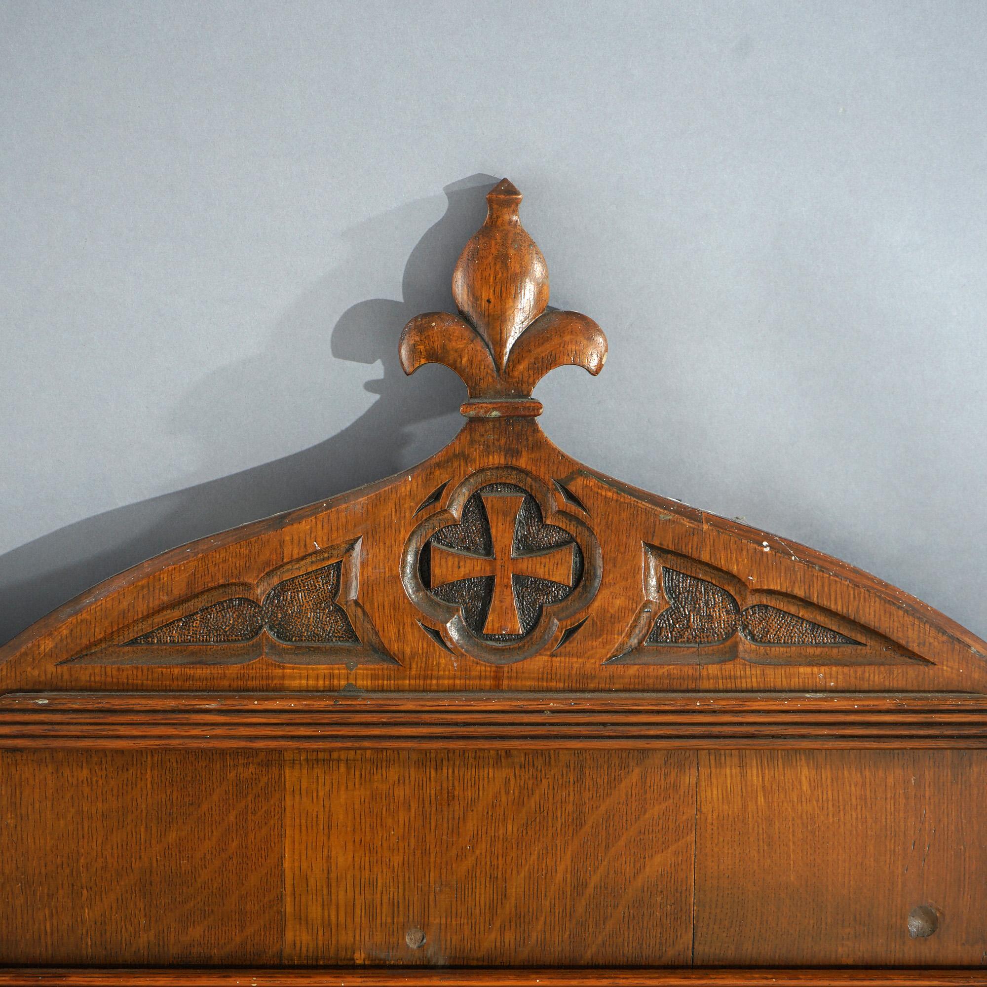 Antique Pair of Gothic Revival Carved Quarter Sawn Oak Hymnal Boards 19thC In Good Condition In Big Flats, NY