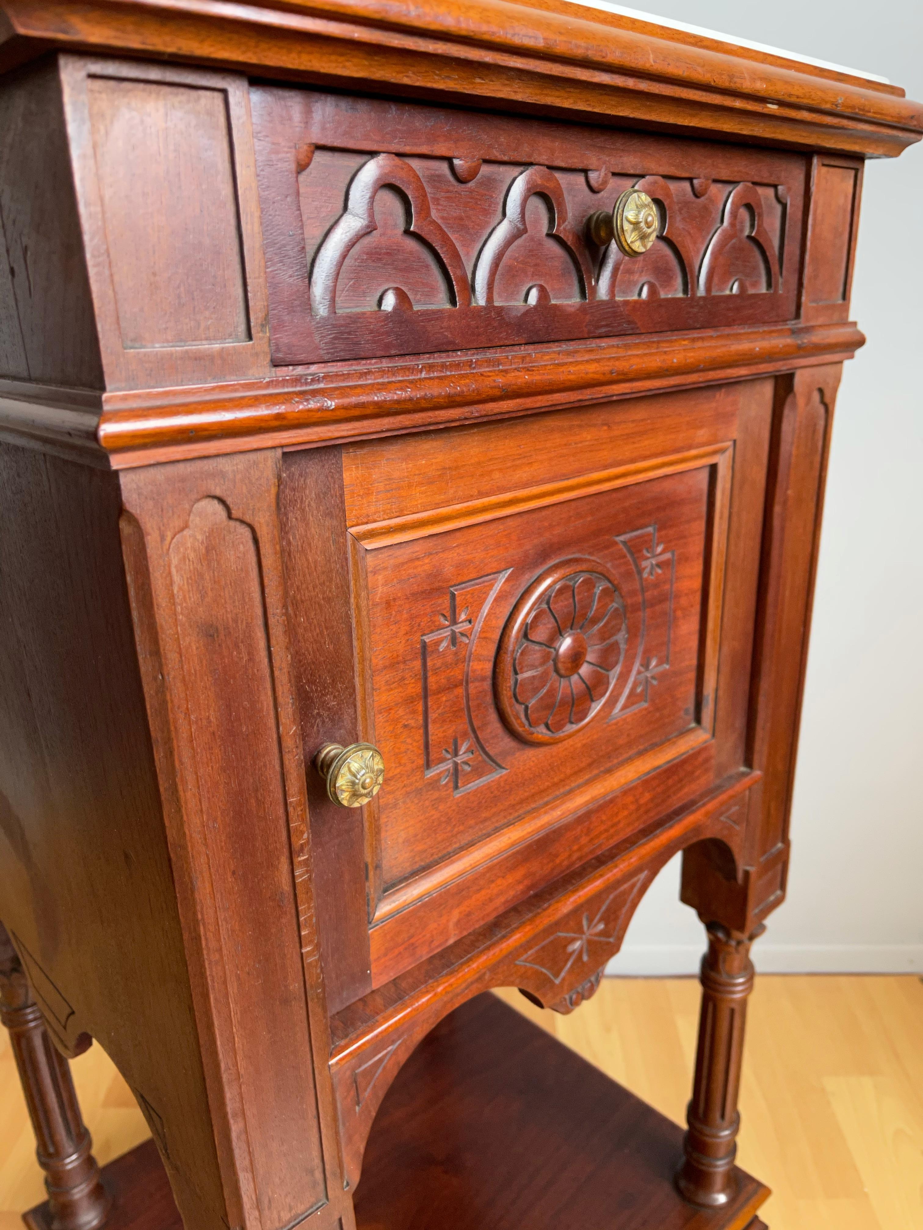 Great Pair of Gothic Revival Wooden Night Stands / Cabinets with Marble Tops In Good Condition In Lisse, NL