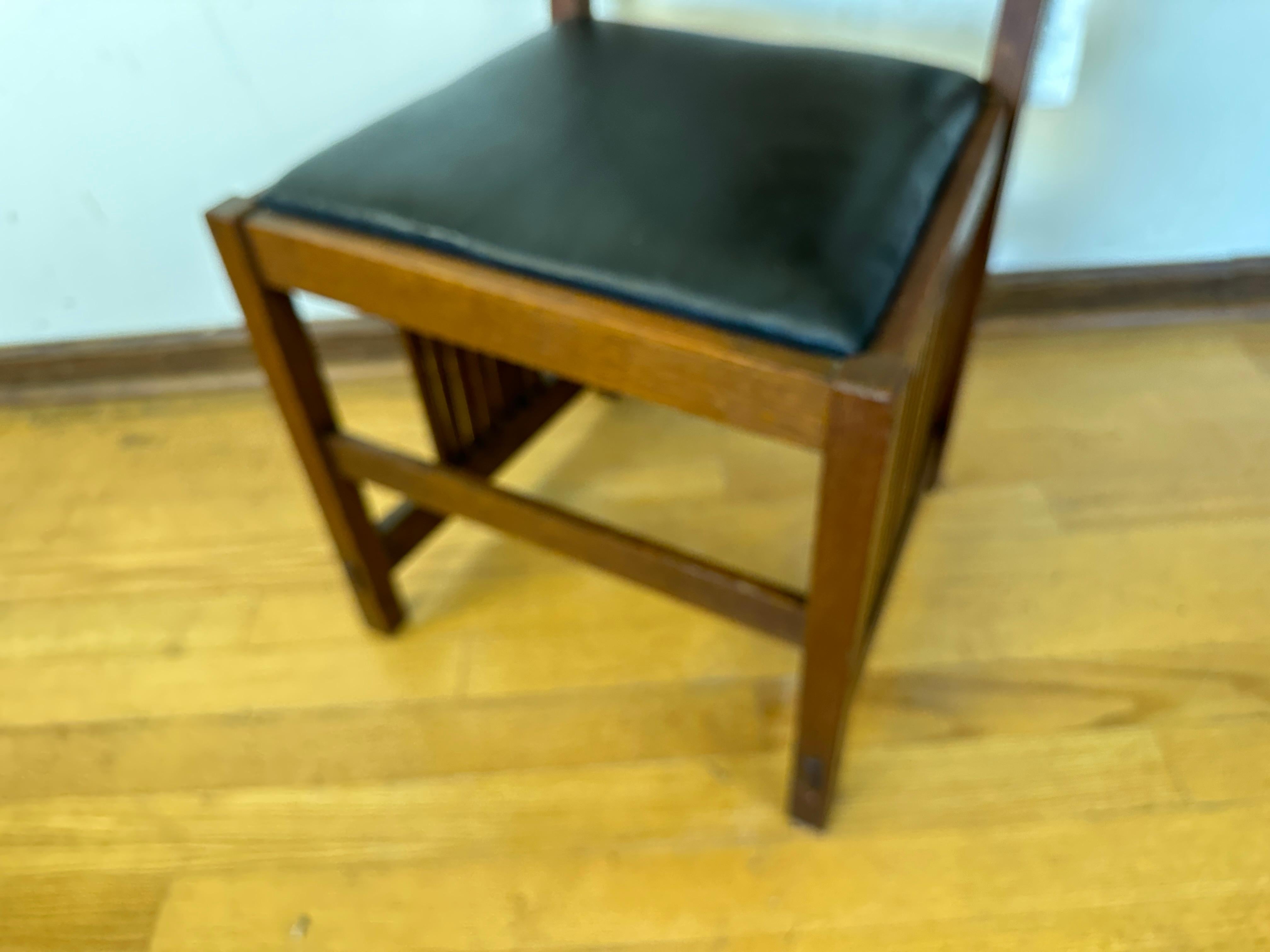 Paire de chaises à haut dossier Gustav Stickley (modèle 384) - W4352 en vente 1