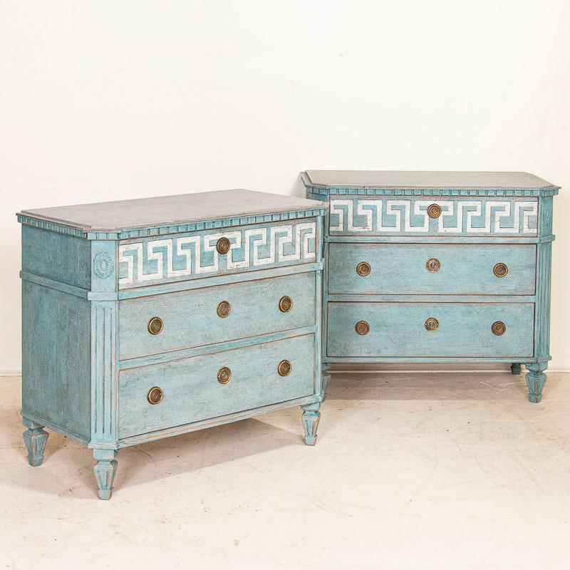 The blue painted finish is captivating in this pair of chest of drawers, along with the soft dove white finish of the top. Please examine close up photos to appreciate the multiple layers of blue and white paint including areas of gentle distress