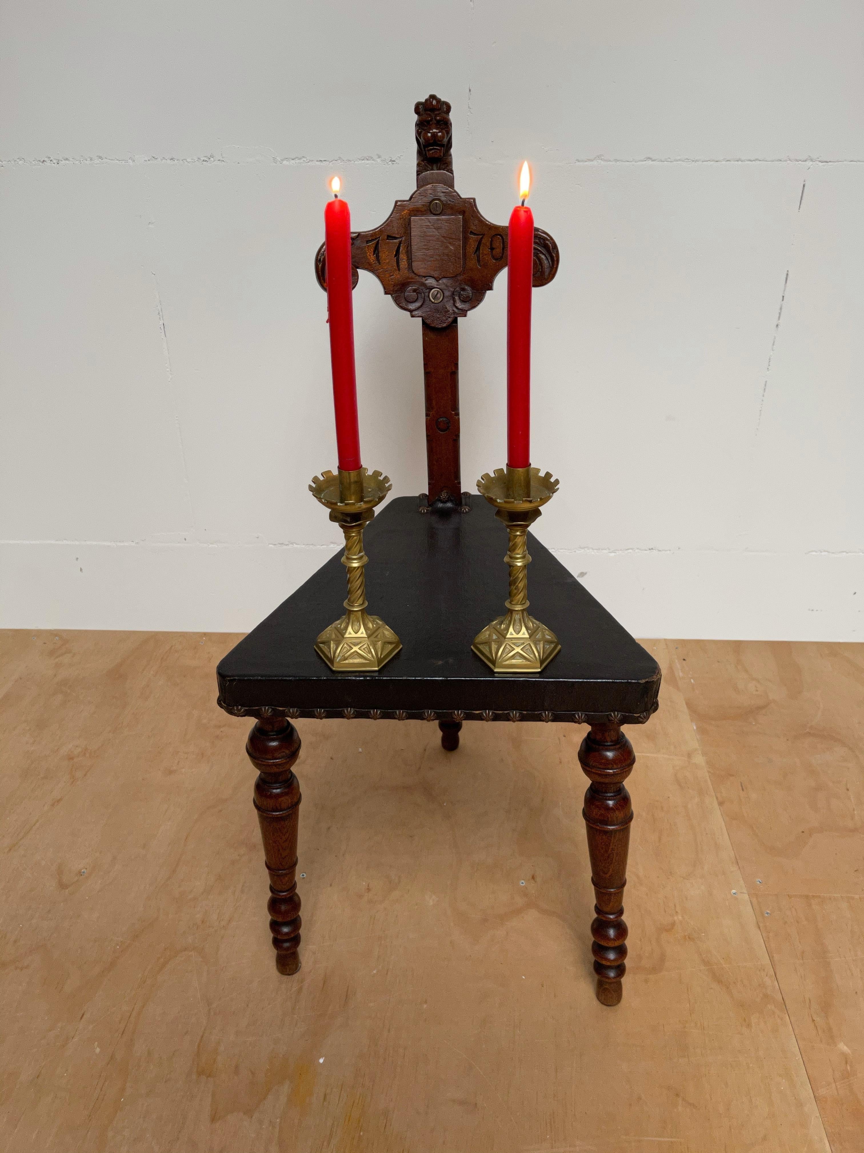 Antikes Paar handgefertigte Kerzenständer aus vergoldeter Bronze im gotischen Stil, Paar im Angebot 2