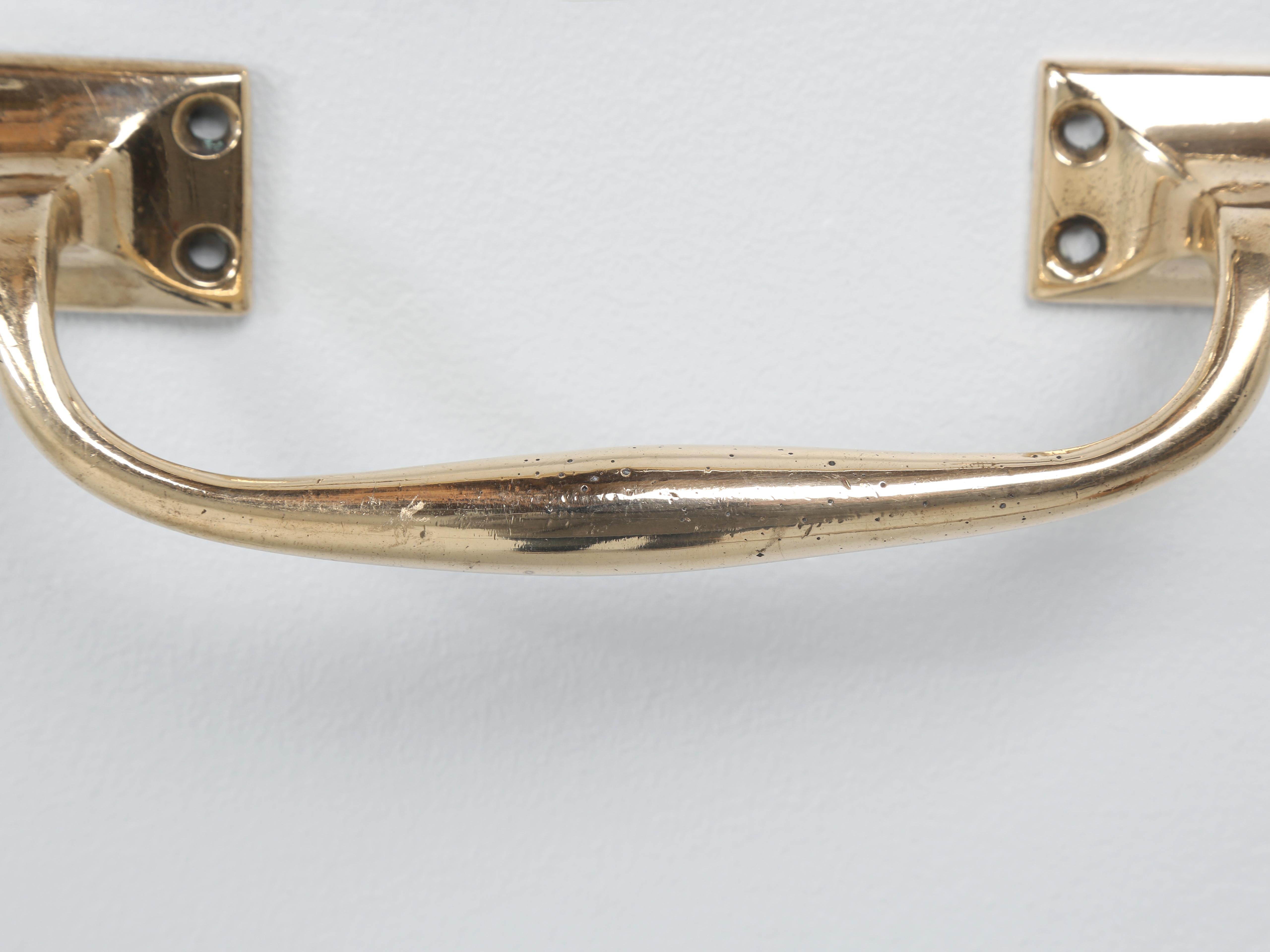 Fin du XIXe siècle Paire de poignées de tiroir irlandaises en bronze massif de la fin des années 1800 en vente
