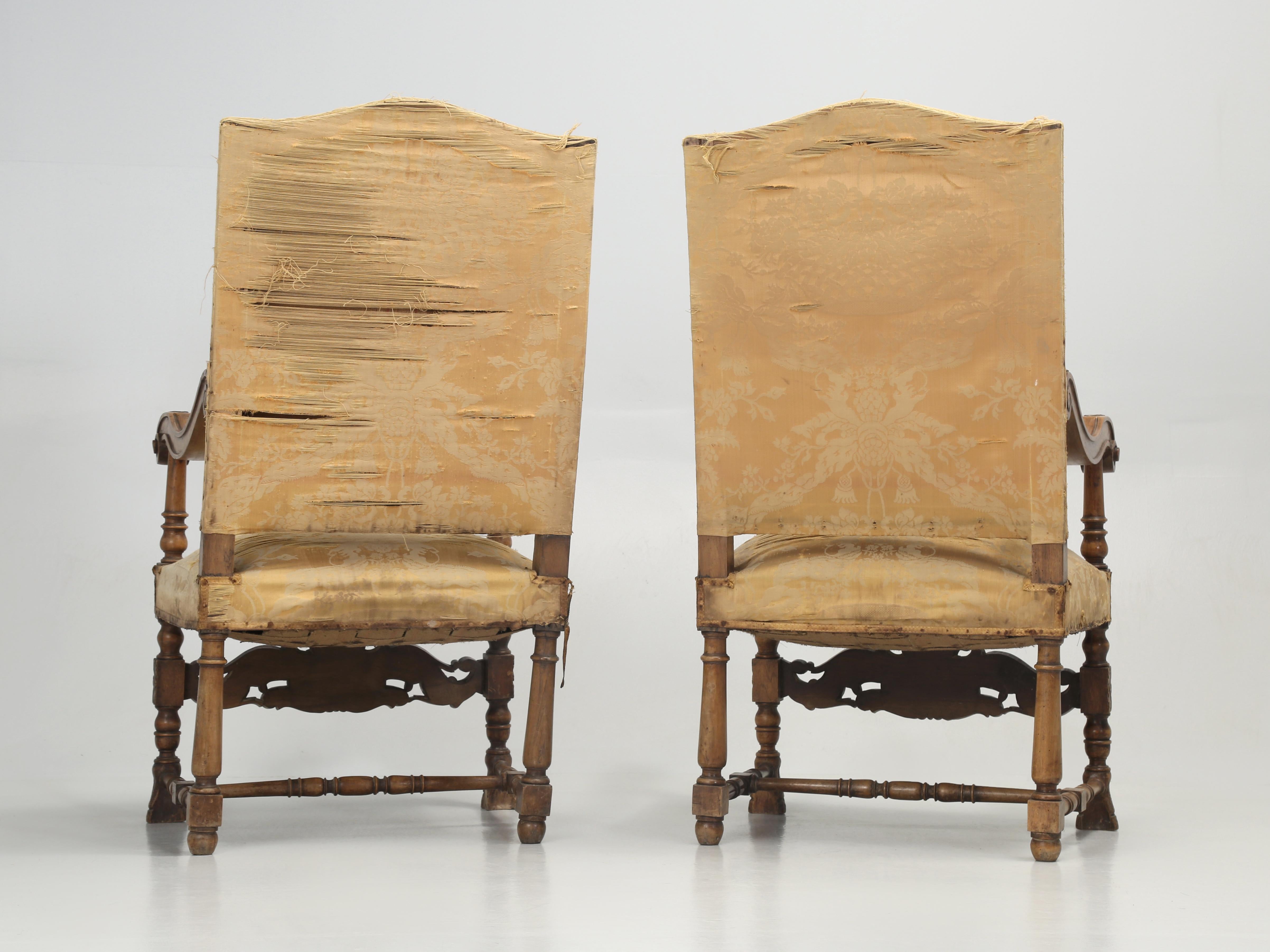 Antique Pair of Italian Armchairs Hand Carved Walnut Require Restoration C1880s For Sale 11