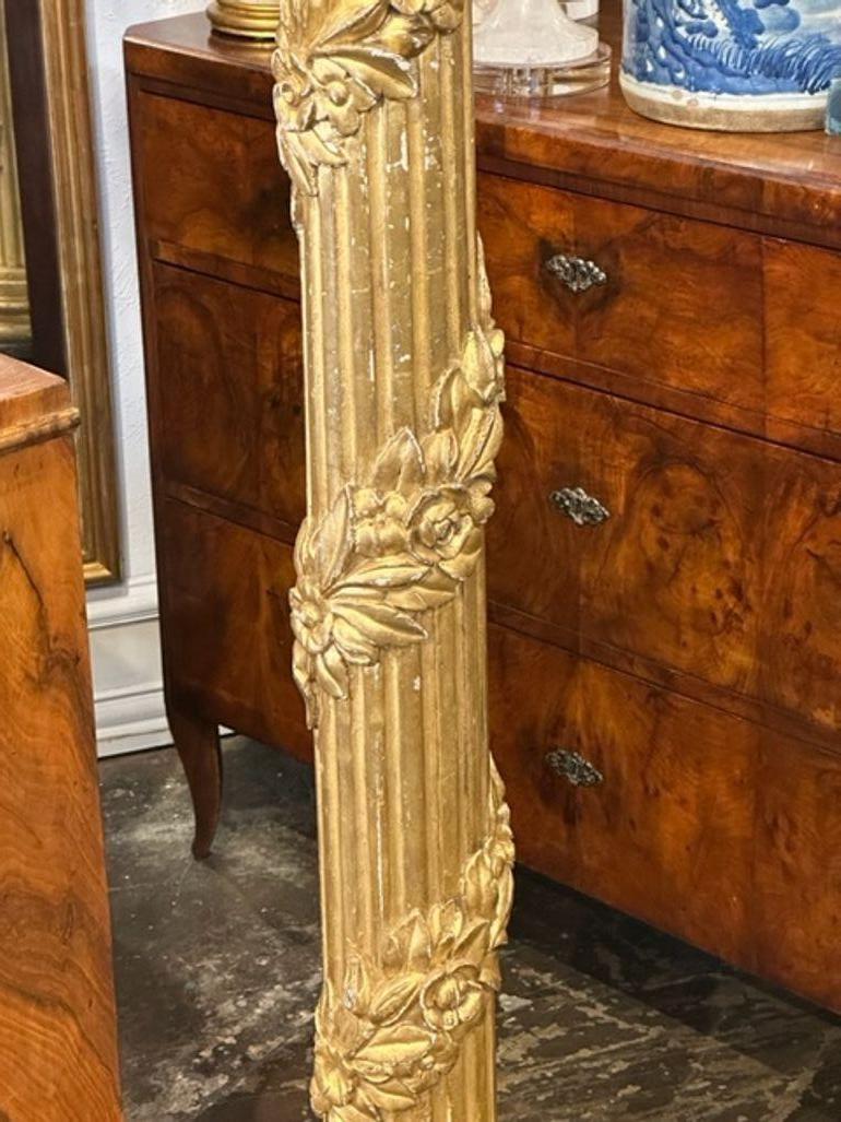 Antique Pair of Italian Carved and Giltwood Columns as Floor Lamps In Good Condition For Sale In Dallas, TX