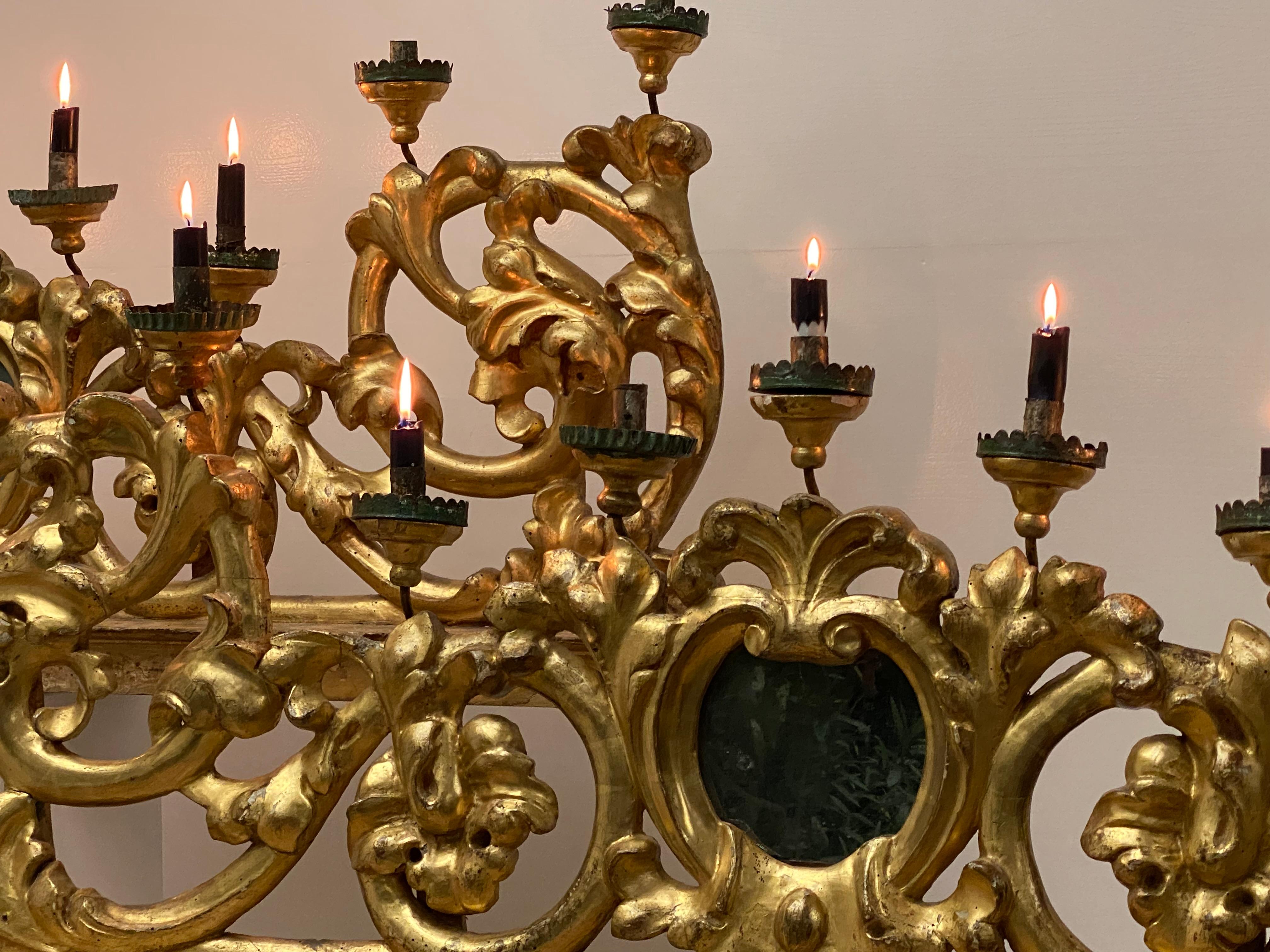17ème siècle Paire de lustres italiens anciens en vente