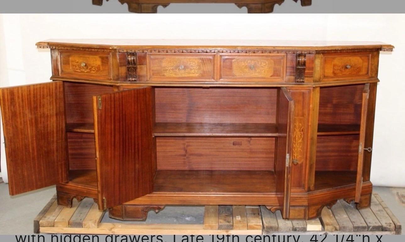 Paire de buffets italiens anciens en marqueterie et en noyer en vente 5