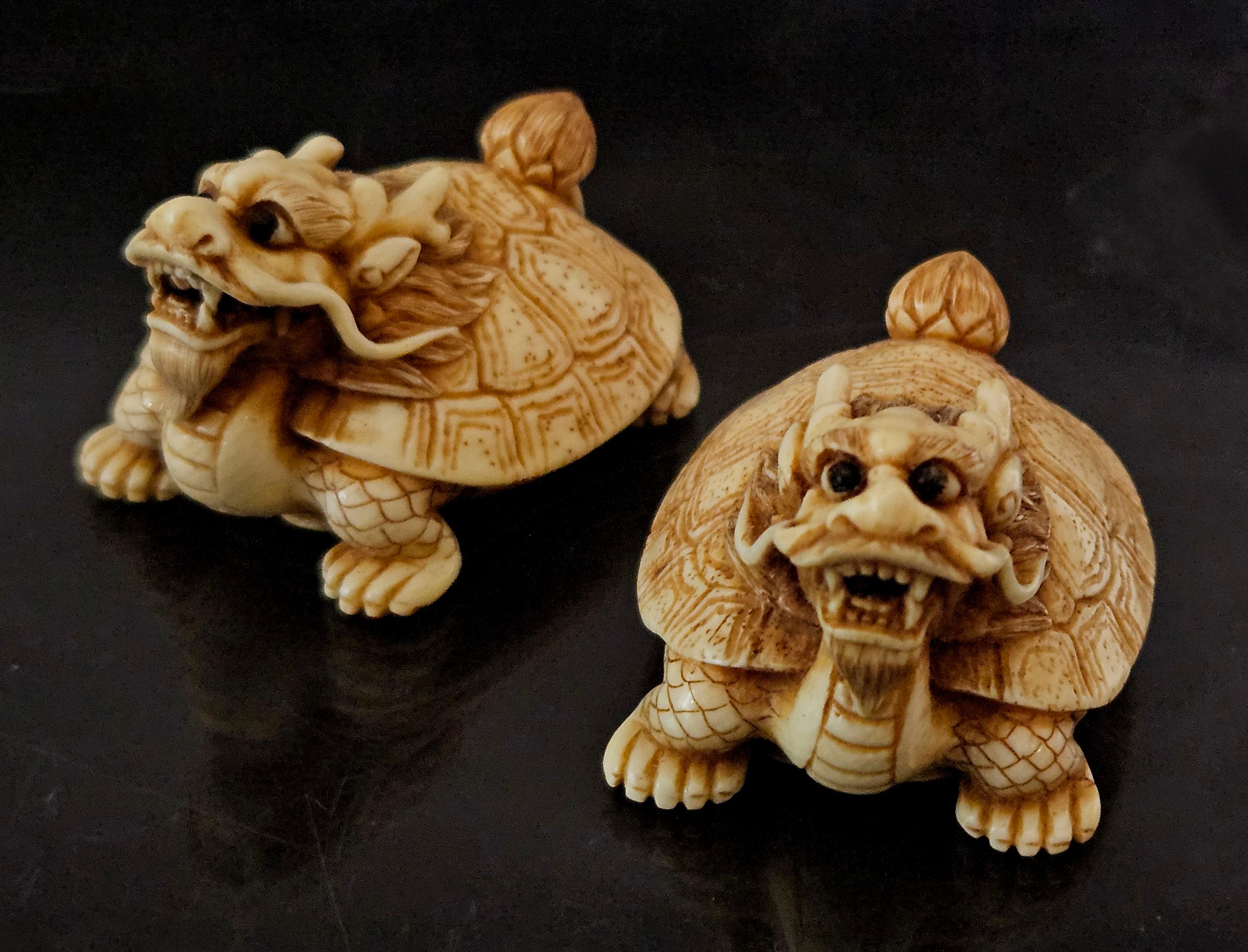 Antikes Paar japanischer geschnitzter Netsukes „Dragon-Schildkrötenkäfer“, Meiji-Periode 4