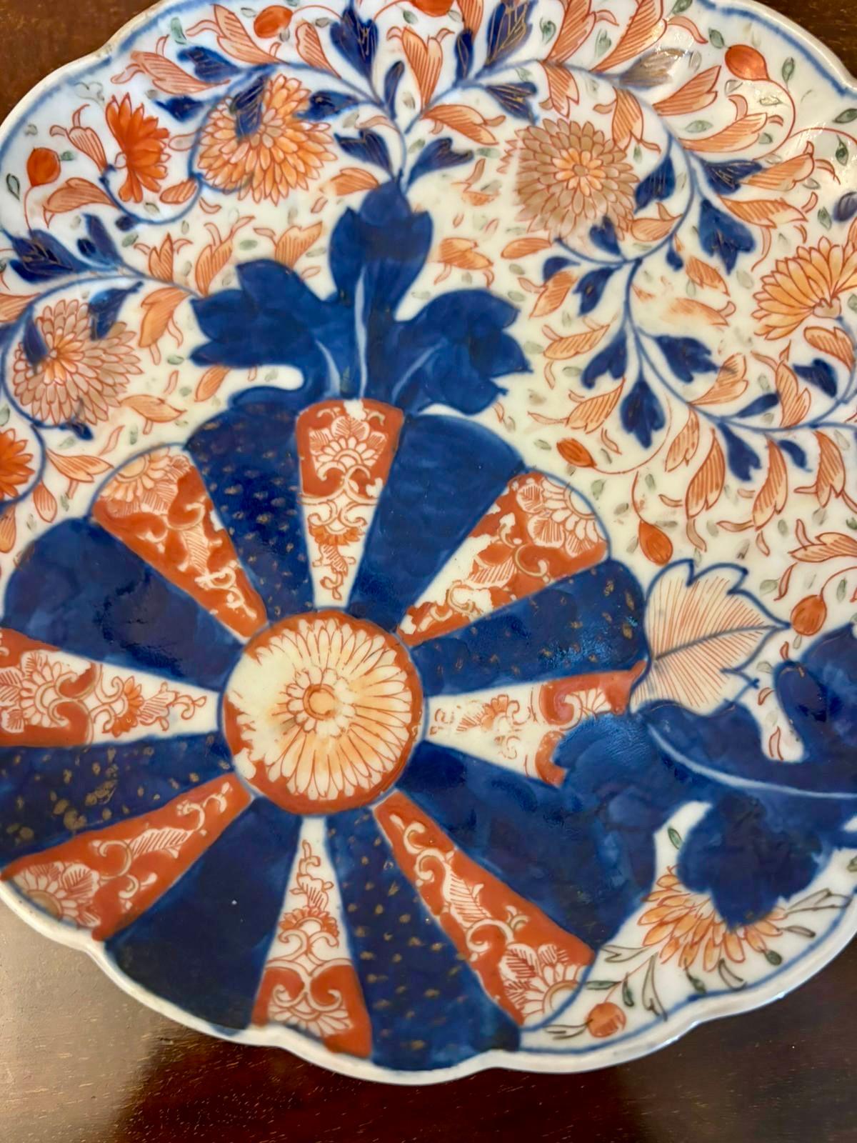 Antikes Paar japanischer Imari-Teller (Japanisch) im Angebot