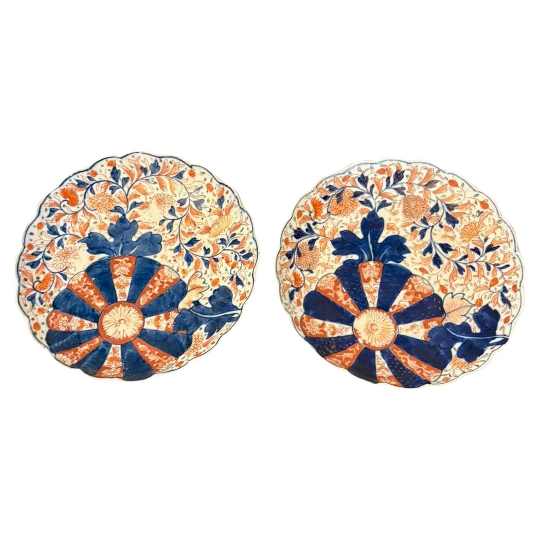 Antica coppia di piatti Imari giapponesi