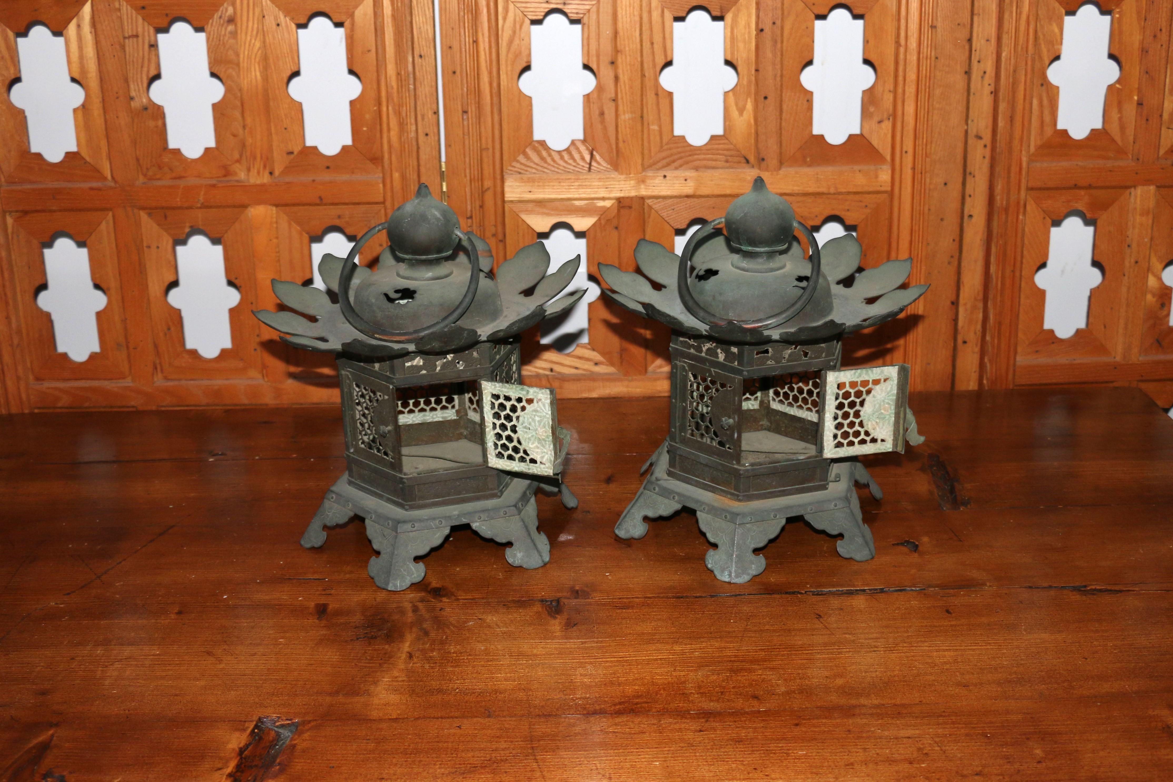 Antique Pair of Japanese Temple Hanging Bronze Lantern For Sale 1