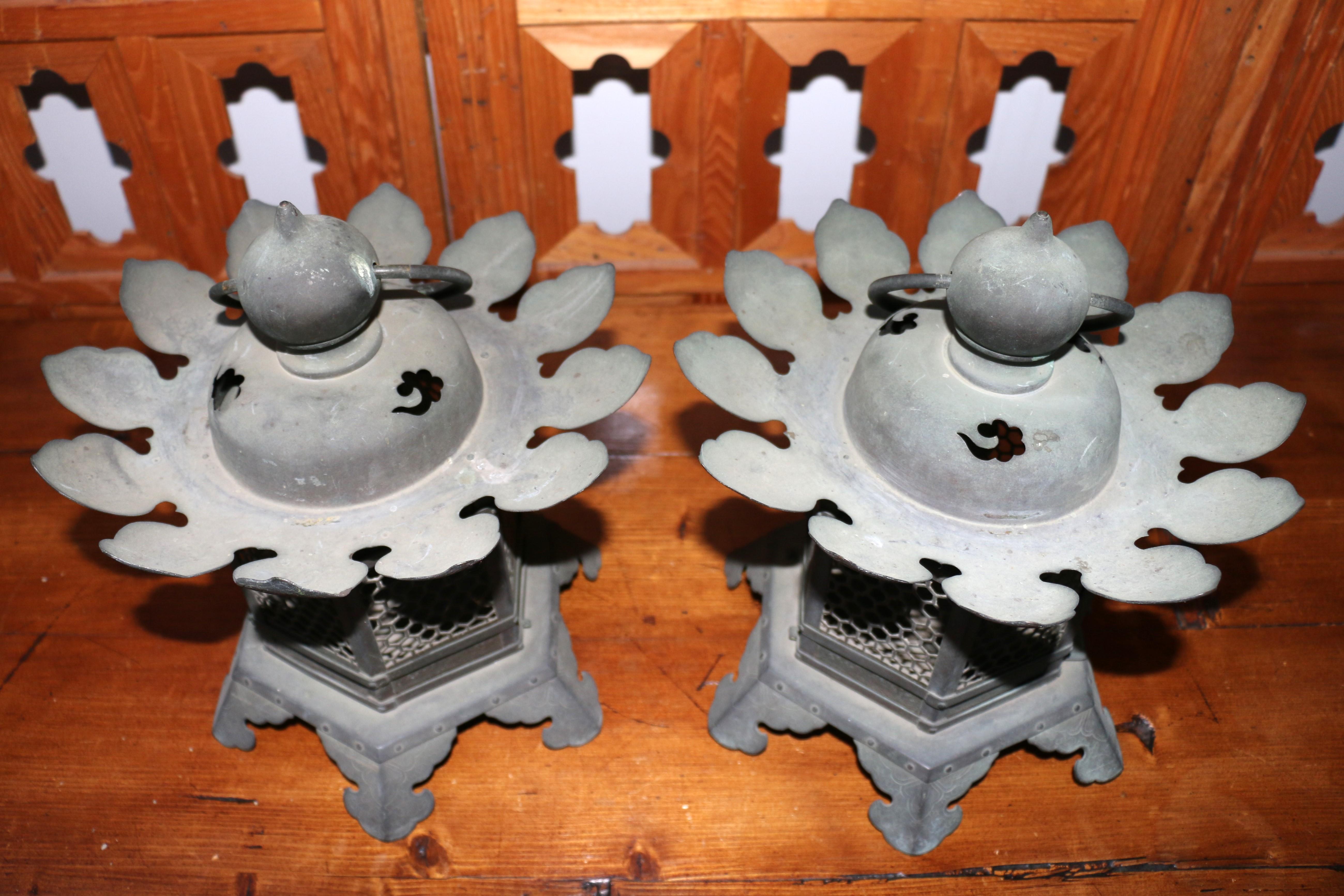 Antique Pair of Japanese Temple Hanging Bronze Lantern For Sale 4