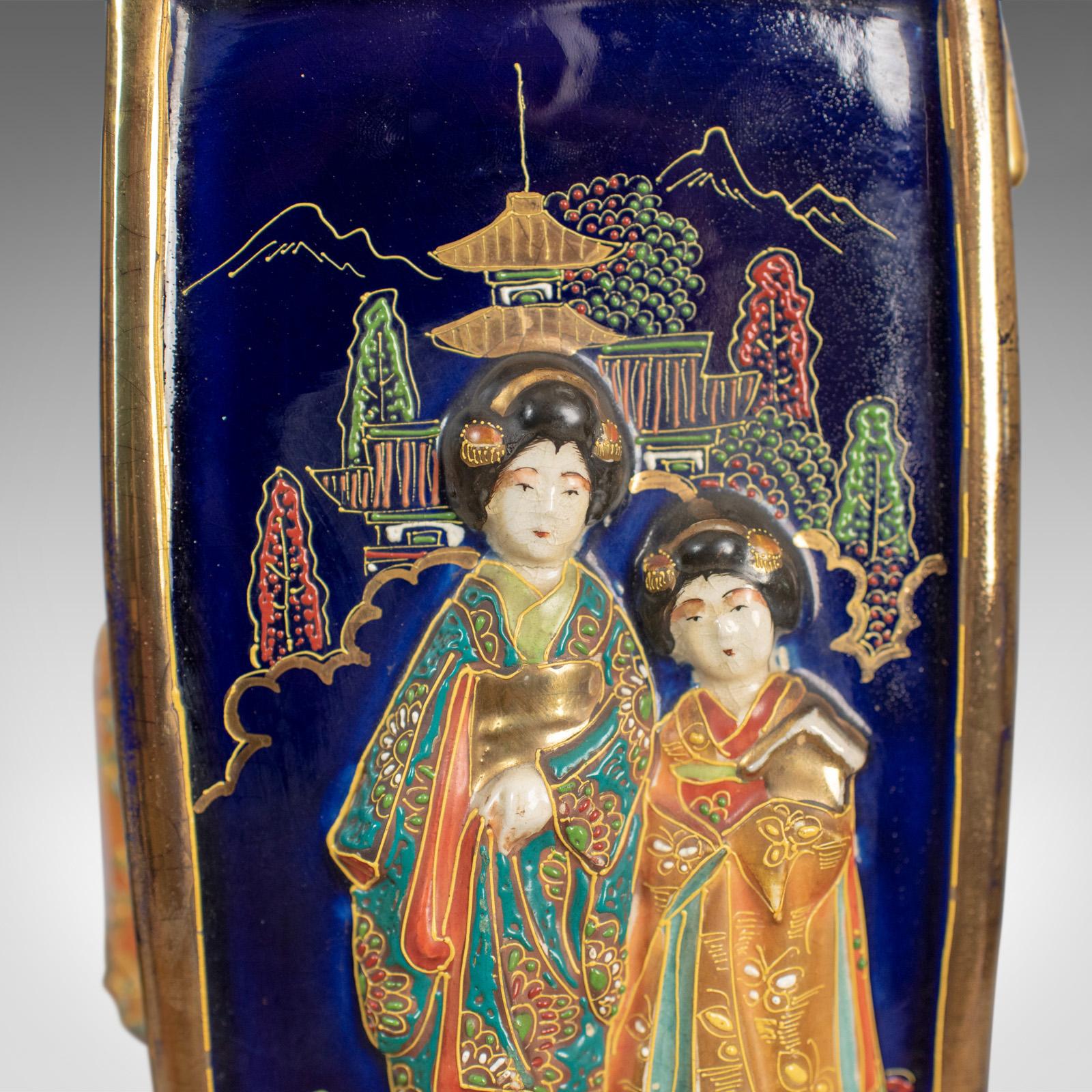 Antique Pair of Japanese Vases, Ceramic Pots, 20th Century In Good Condition For Sale In Hele, Devon, GB