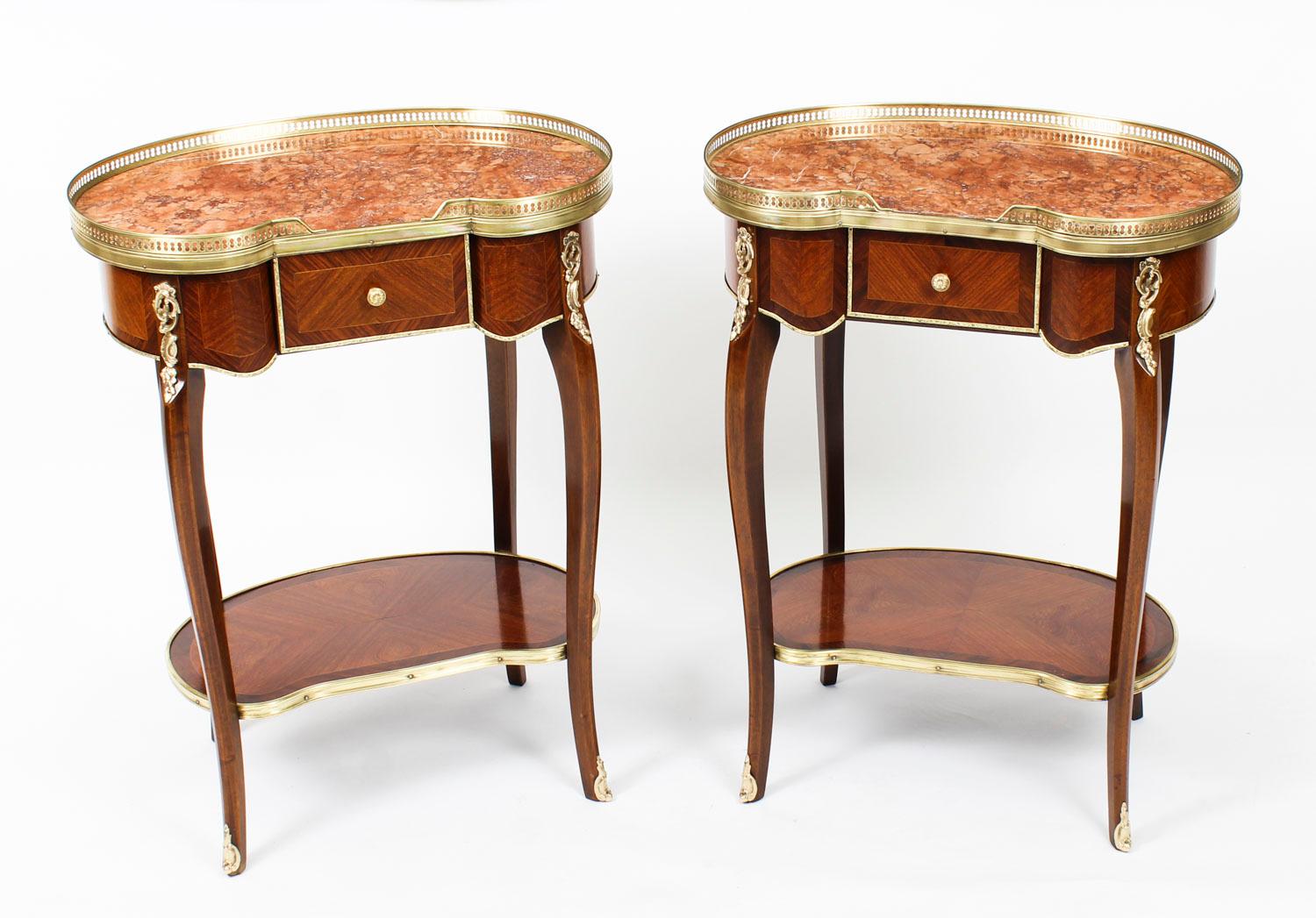 This is a beautiful pair of antique Louis XVI style French ormolu-mounted kidney shaped mahogany and kingwood bedside cabinets or occasional tables, late 19th century in date.

The kidney shaped marble tops with brass galleries above useful frieze