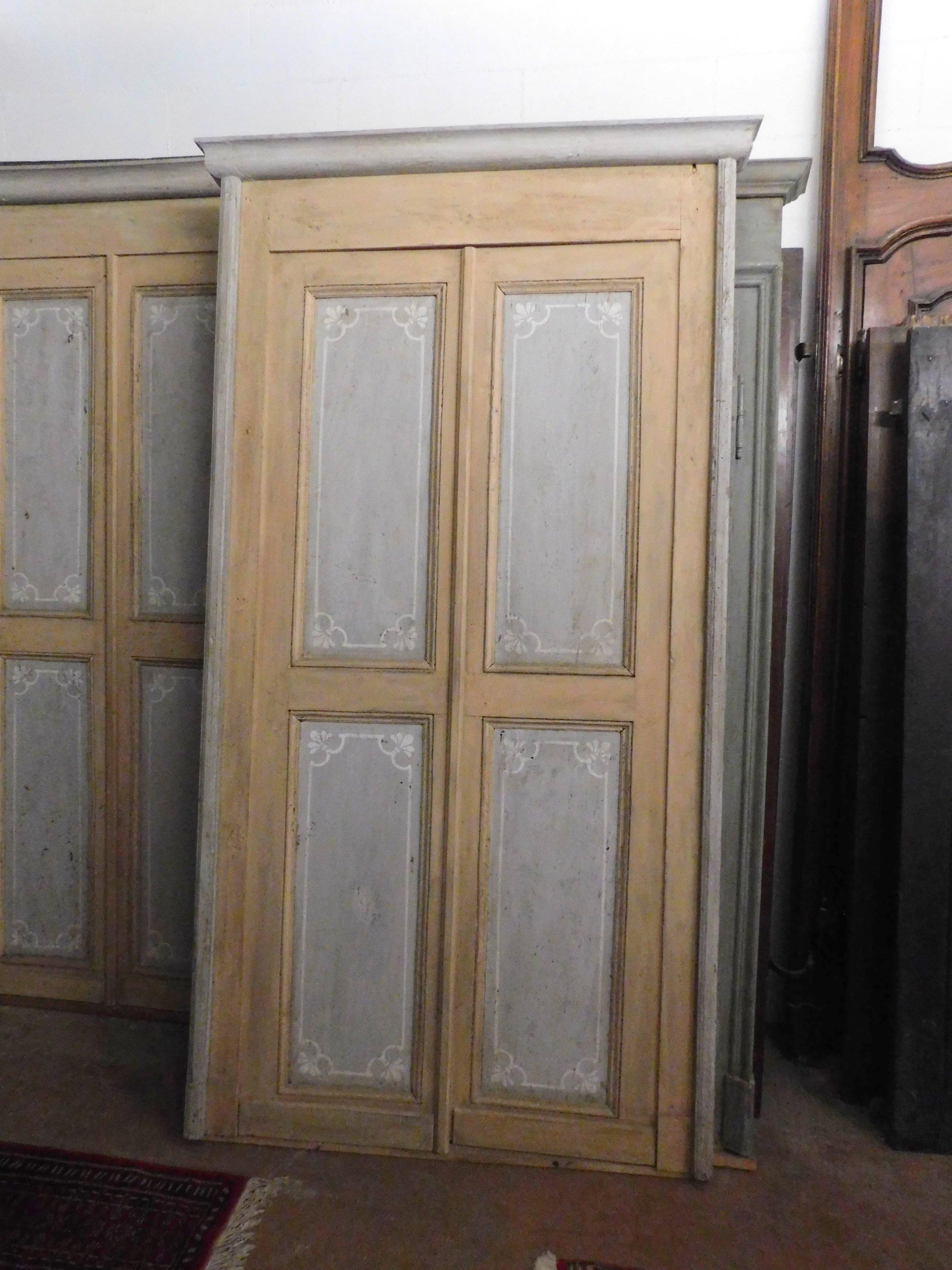 italien Paire de portes laquées avec cadre d'origine, gris et beige, 1800, Italie en vente