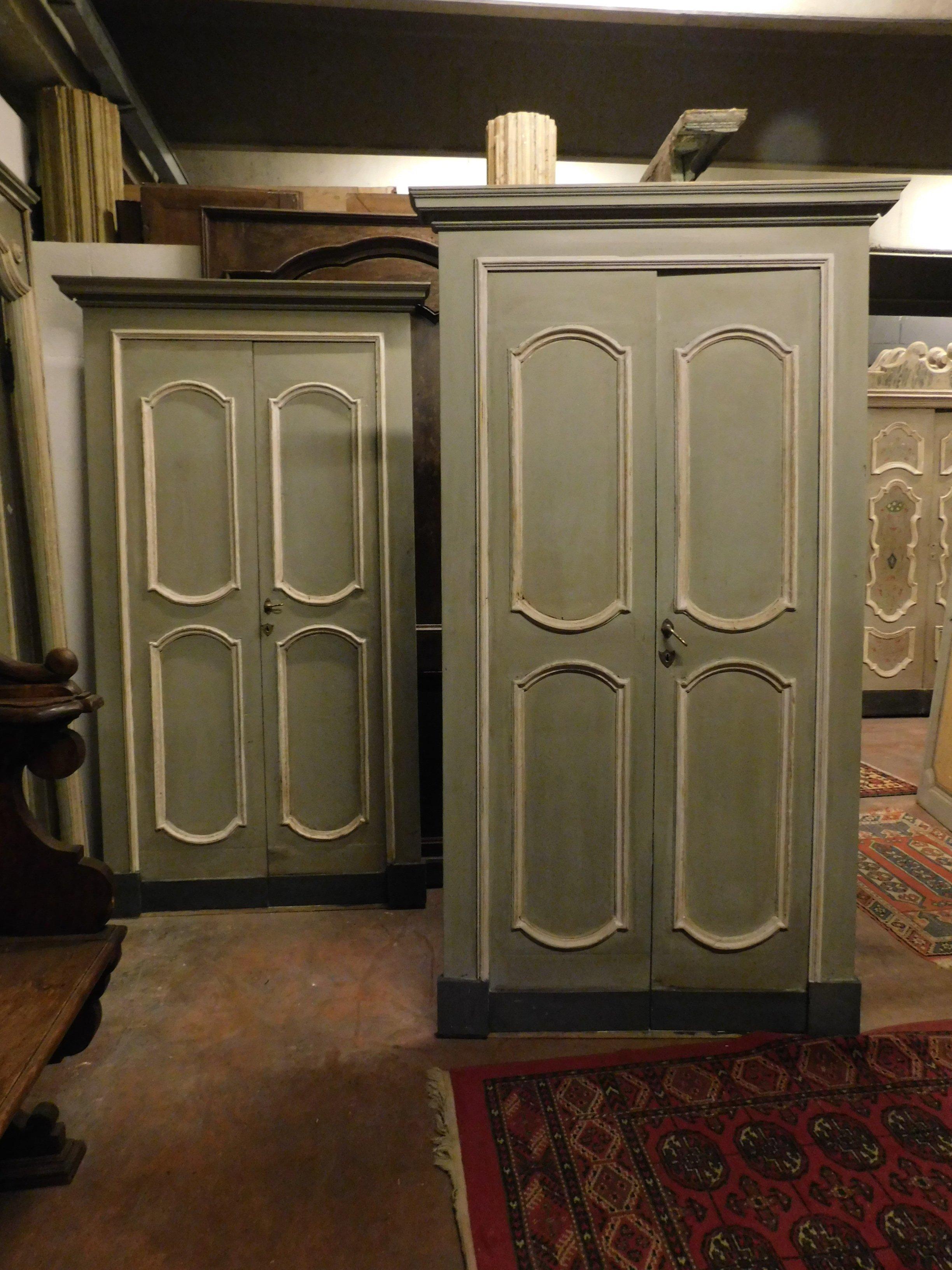 Antique Pair of Lacquered Double Doors with Frame, 18th Century, Italy In Good Condition In Cuneo, Italy (CN)