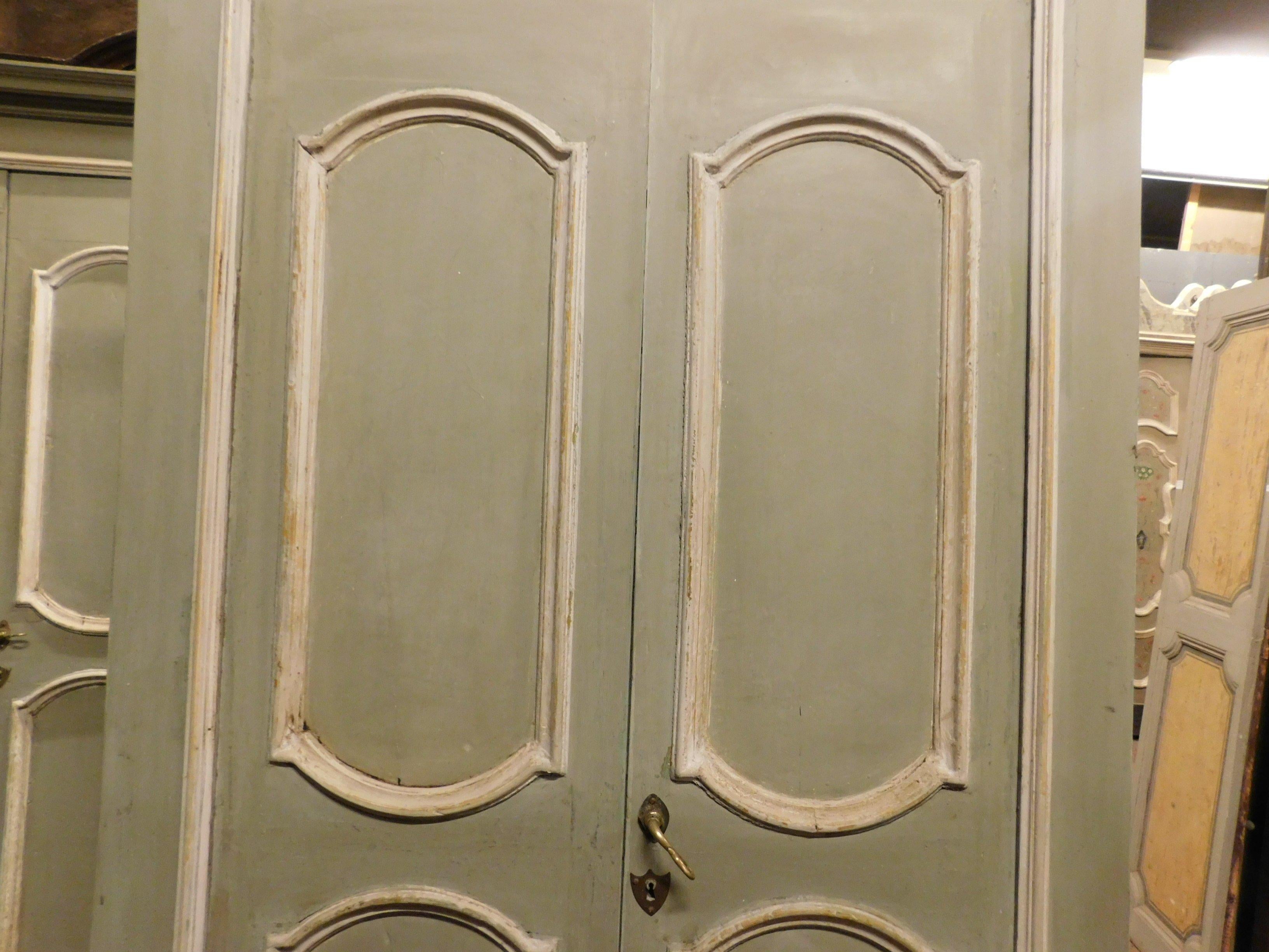 Antique Pair of Lacquered Double Doors with Frame, 18th Century, Italy 3