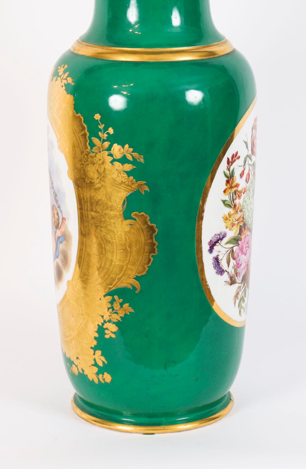 Coppia di grandi vasi in porcellana francese Paris del XIX secolo in vendita 7