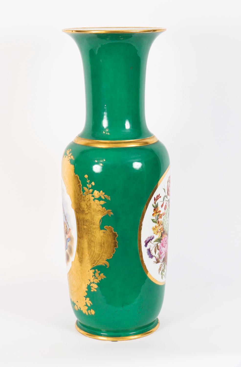 Coppia di grandi vasi in porcellana francese Paris del XIX secolo in vendita 8