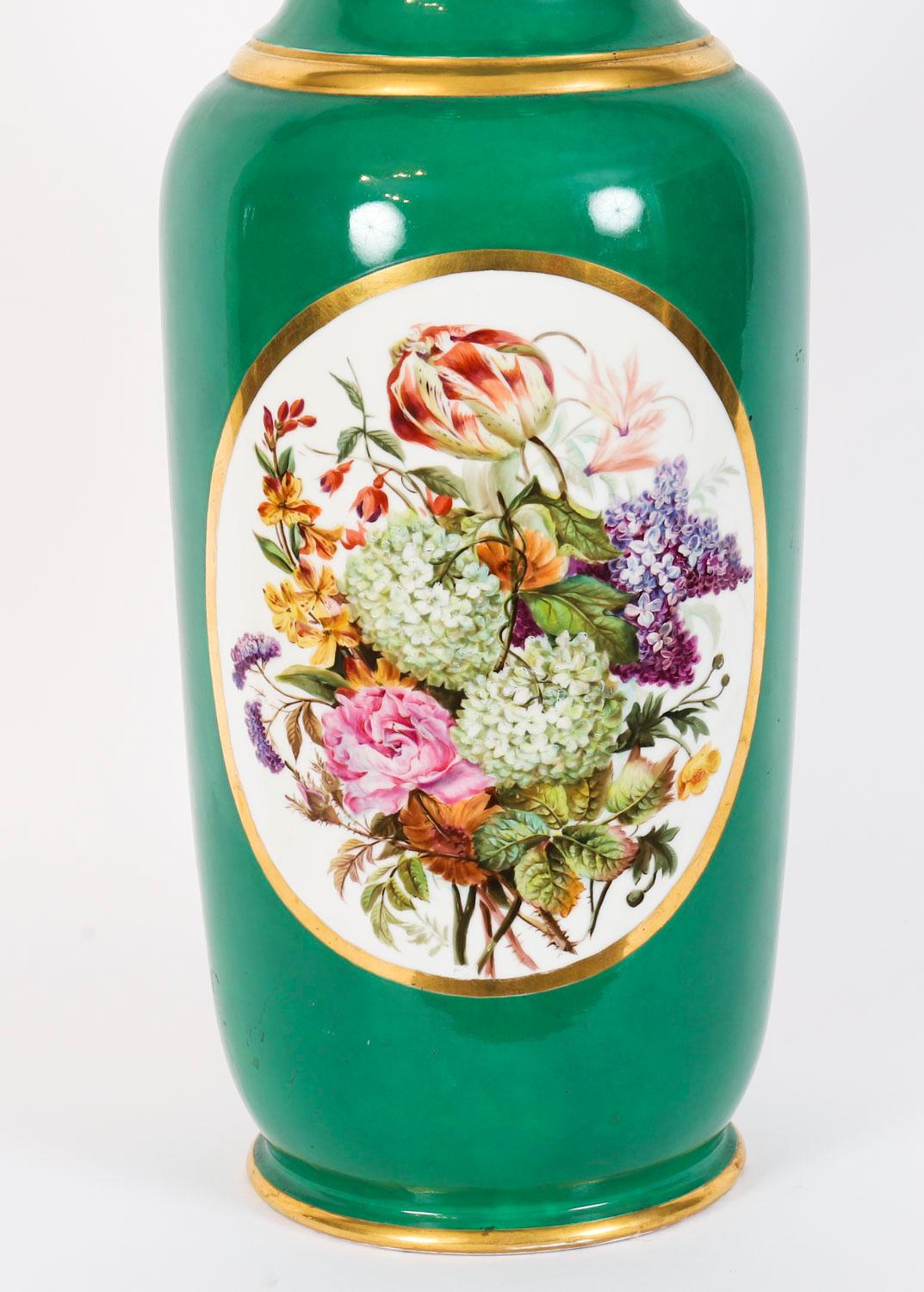 Coppia di grandi vasi in porcellana francese Paris del XIX secolo in vendita 11