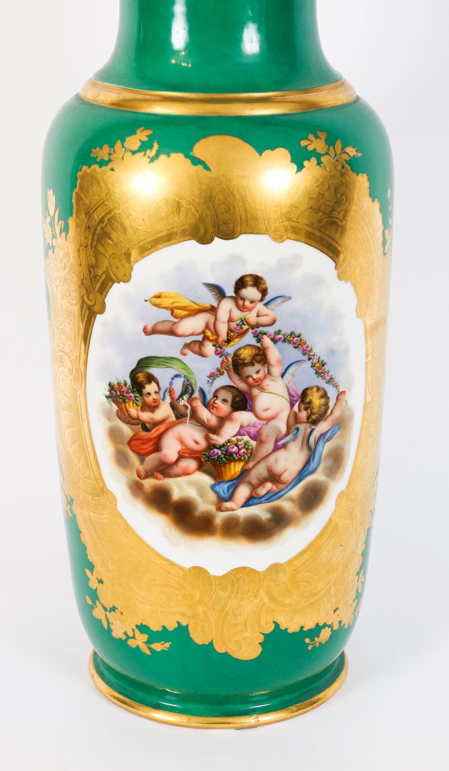 Coppia di grandi vasi in porcellana francese Paris del XIX secolo in vendita 1