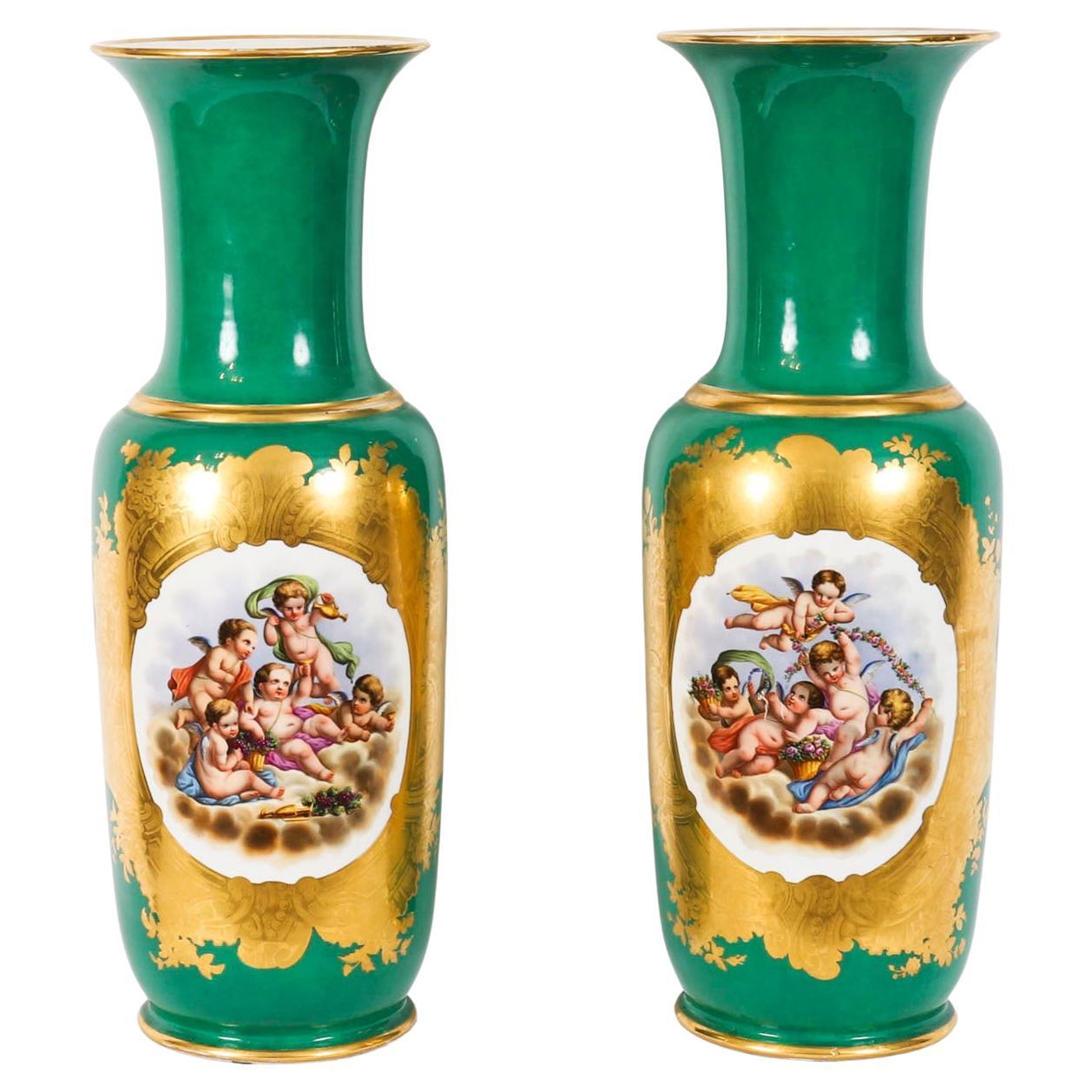 Coppia di grandi vasi in porcellana francese Paris del XIX secolo in vendita