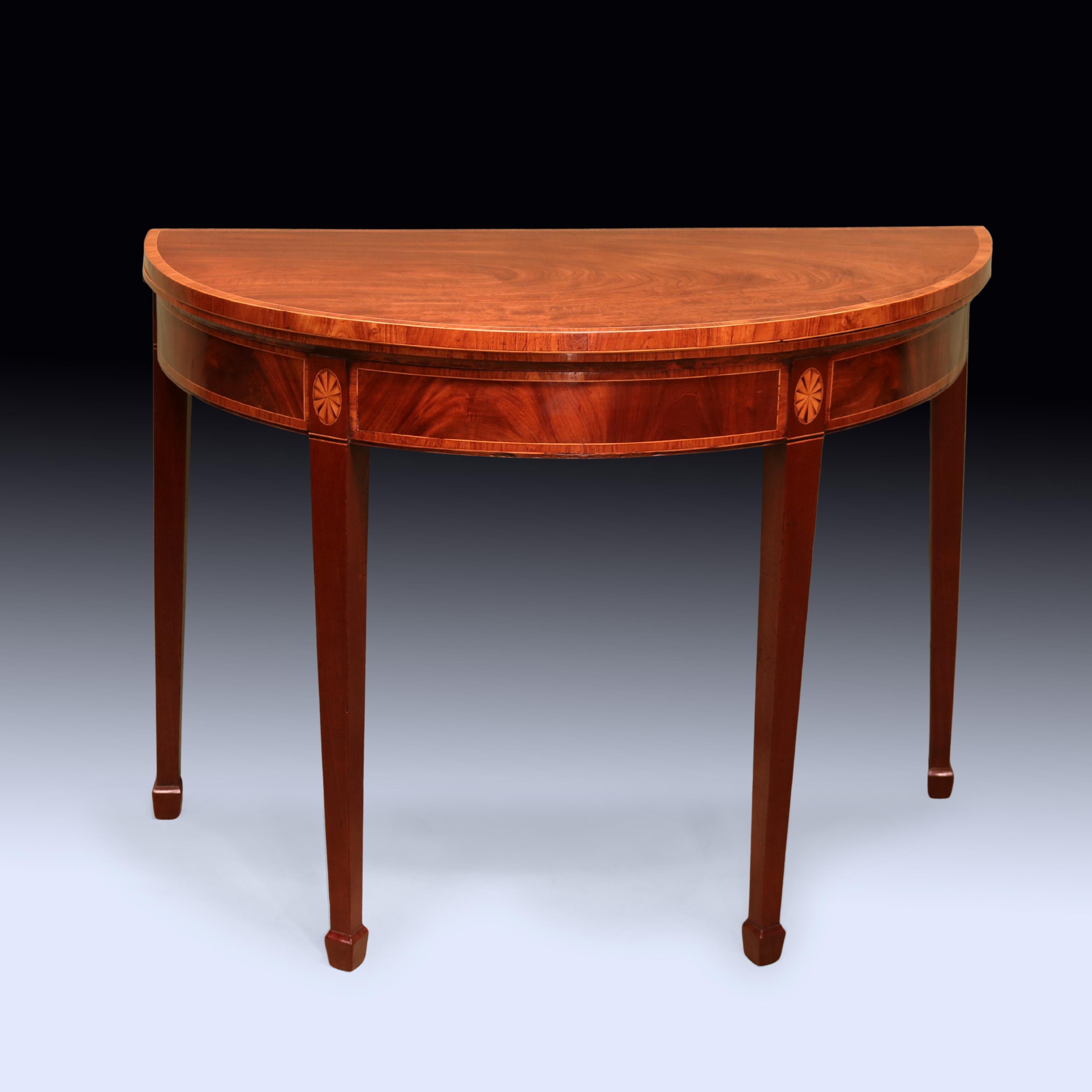Sheraton Paire de tables à cartes anciennes en acajou de la fin du XVIIIe siècle en vente