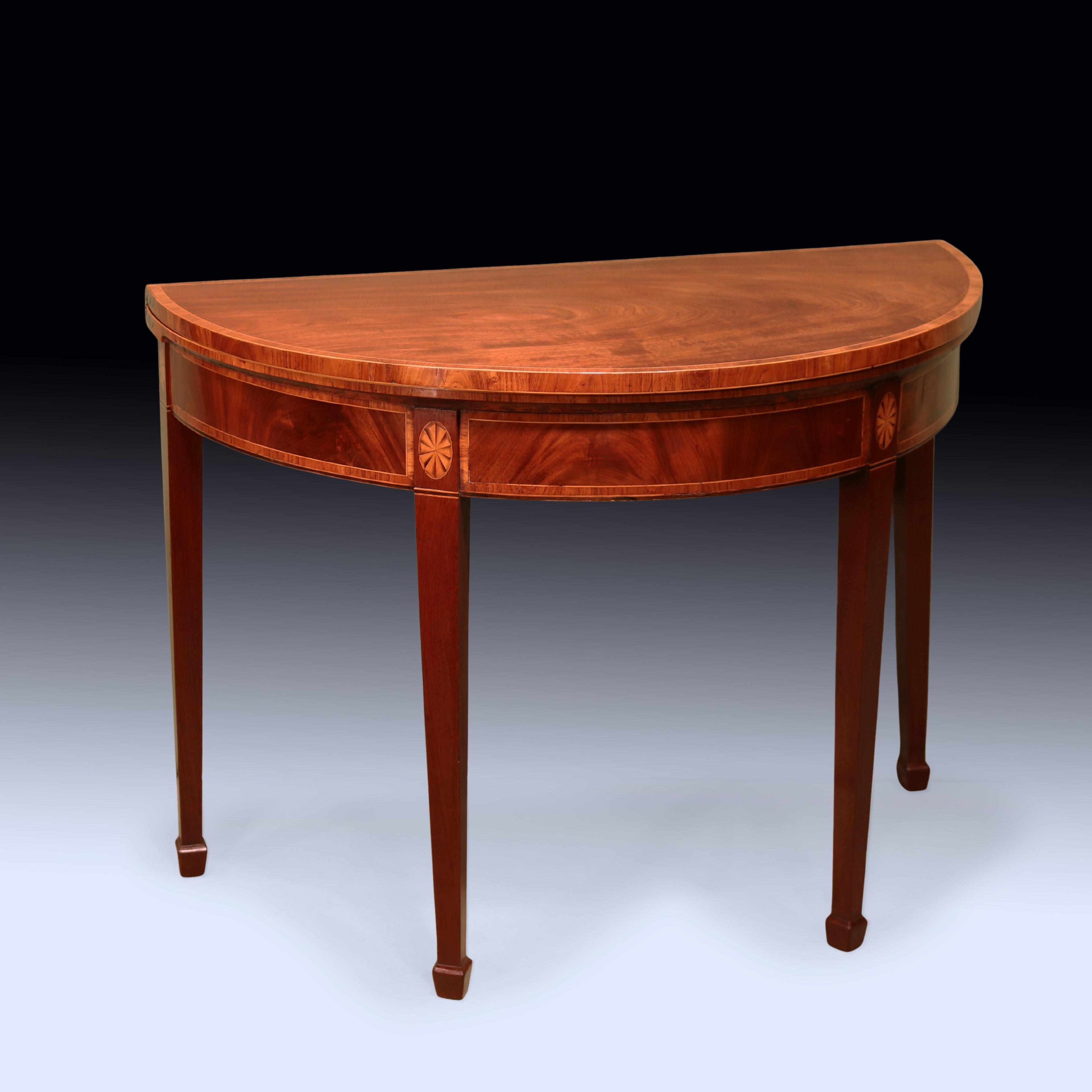 Anglais Paire de tables à cartes anciennes en acajou de la fin du XVIIIe siècle en vente
