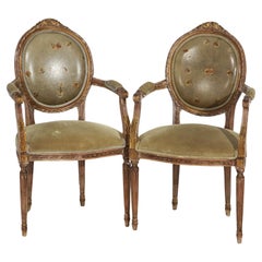 Paire d'anciens fauteuils Louis XVI en cuir et bois doré sculpté et polychromé 20e siècle