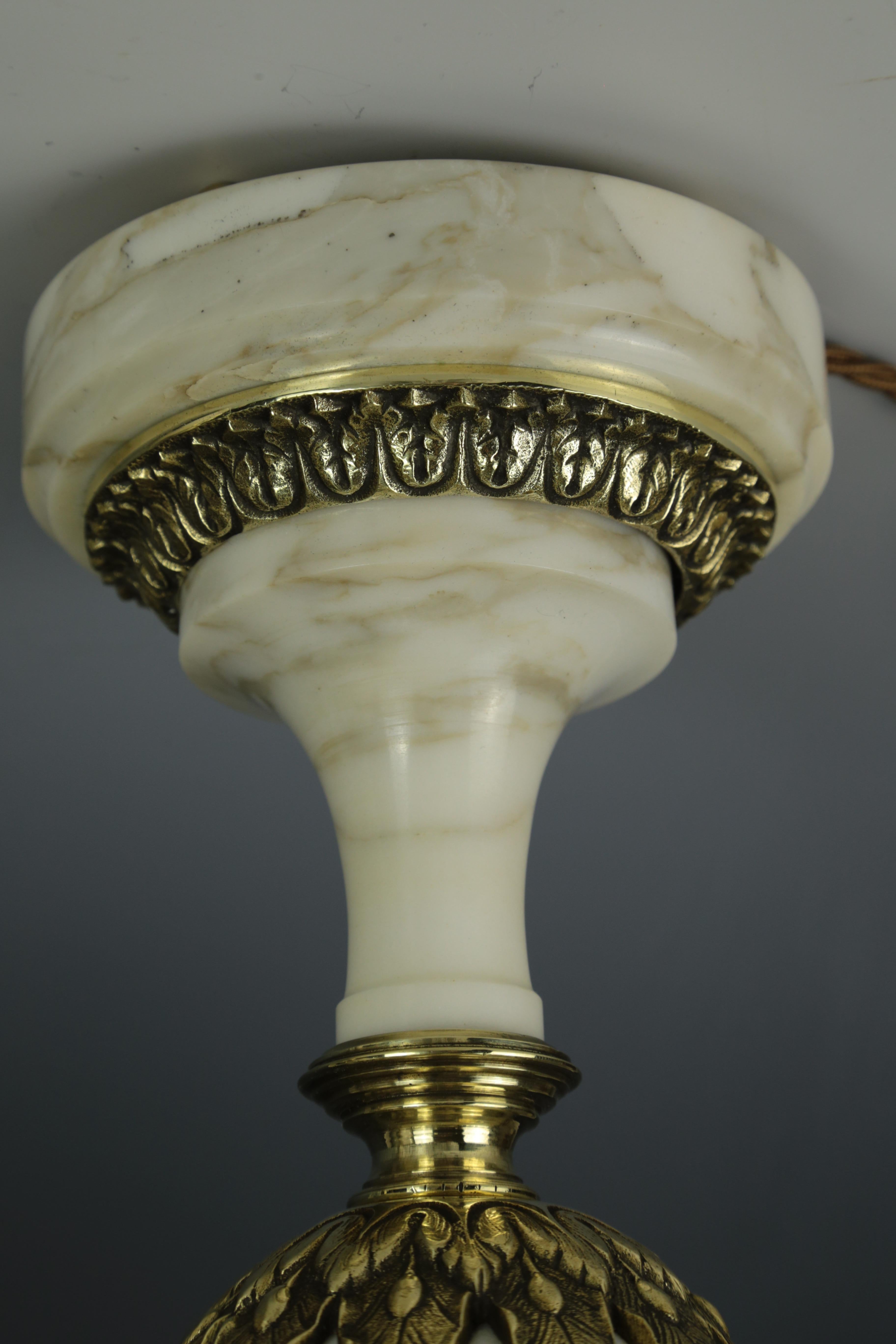 Ancienne paire de lampes de table Louis XVI en marbre blanc cassolette en vente 14