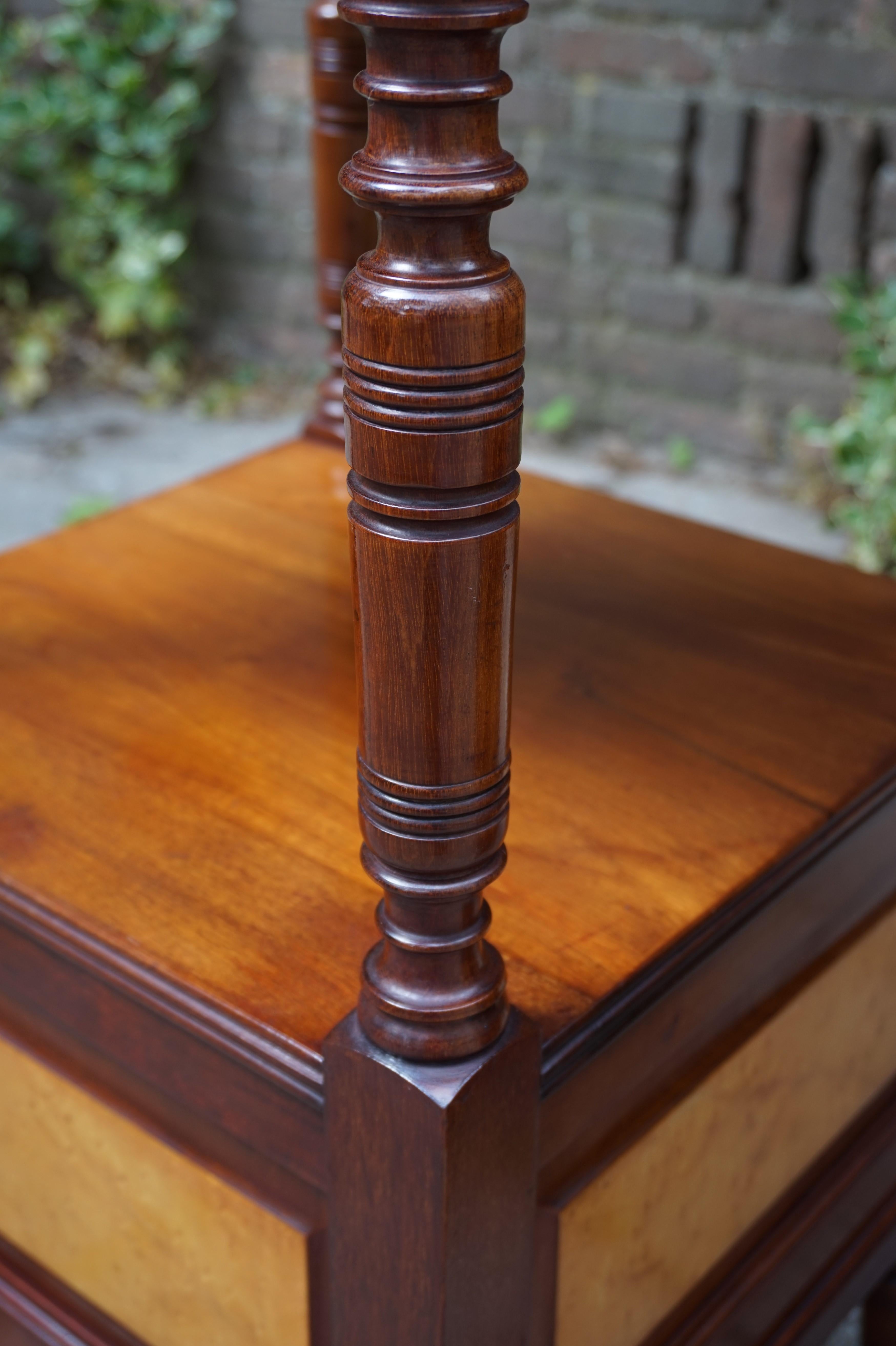 Antique Pair of Nutwood Nightstands with Bird's-Eye Maple Inlay and Marble Tops For Sale 9