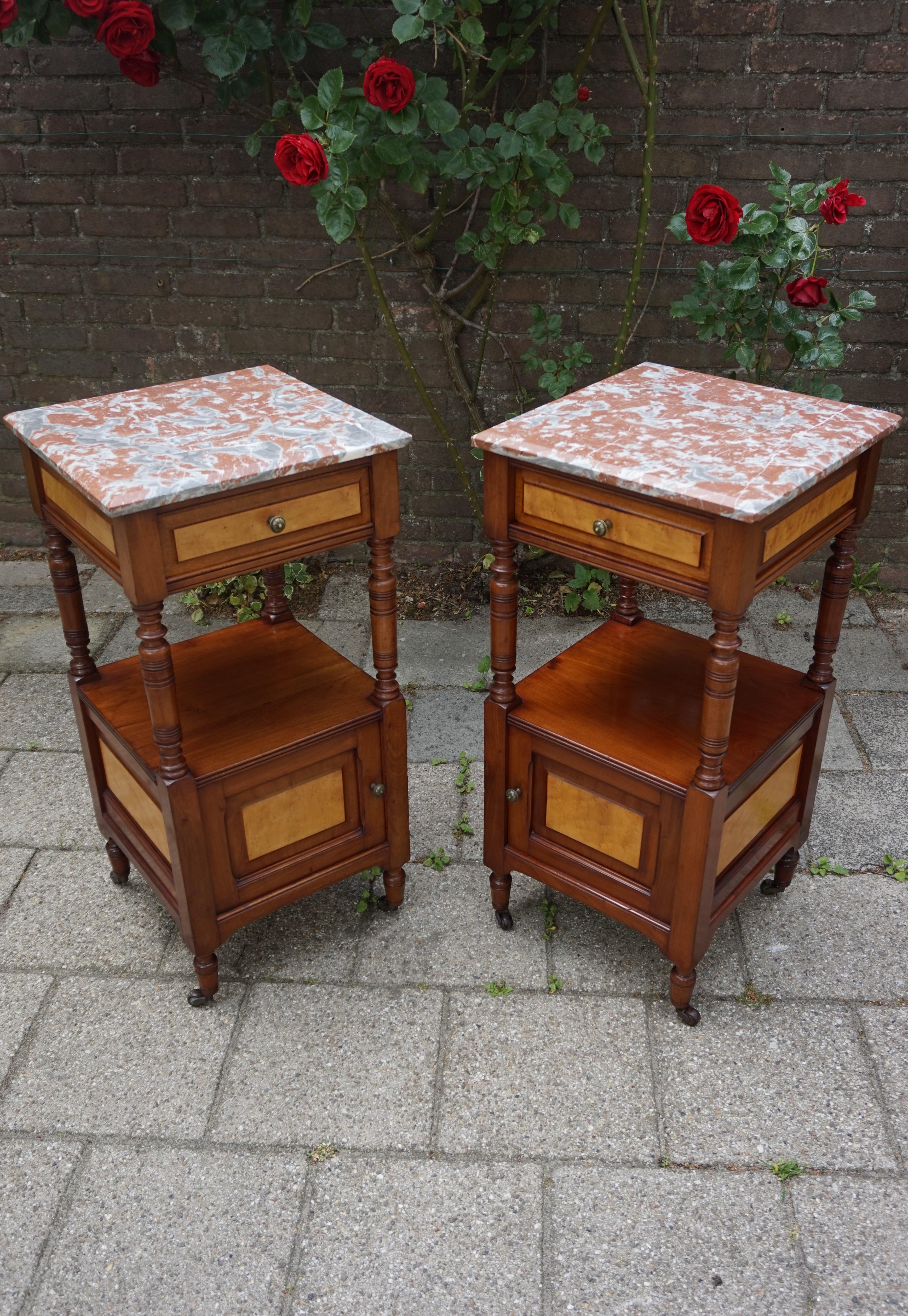 Antique Pair of Nutwood Nightstands with Bird's-Eye Maple Inlay and Marble Tops For Sale 11