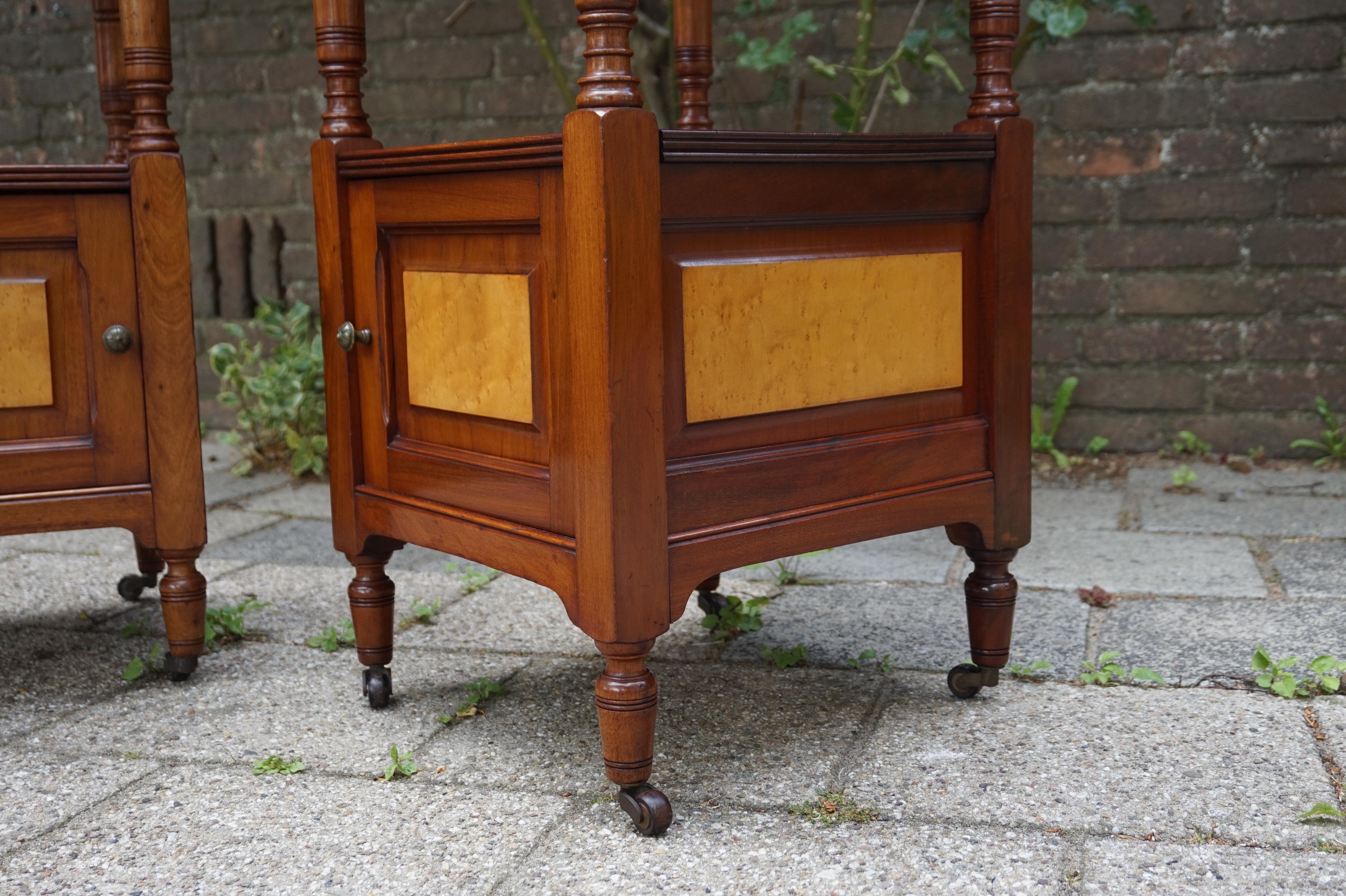 Hand-Carved Antique Pair of Nutwood Nightstands with Bird's-Eye Maple Inlay and Marble Tops For Sale